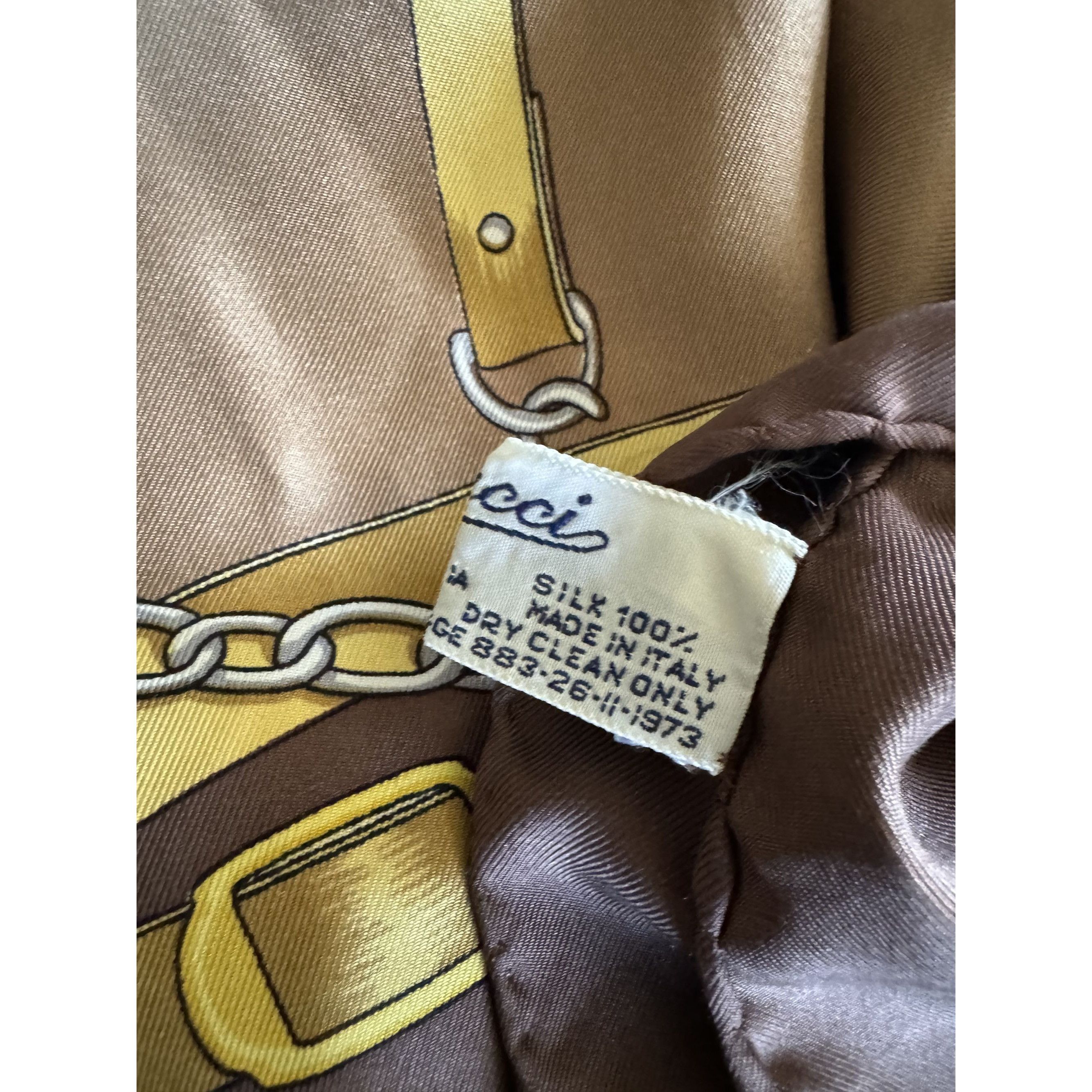 Gucci Italy Gucci Beautiful Authentic Scarf 33" x 33" Silk Size ONE SIZE - 5 Thumbnail