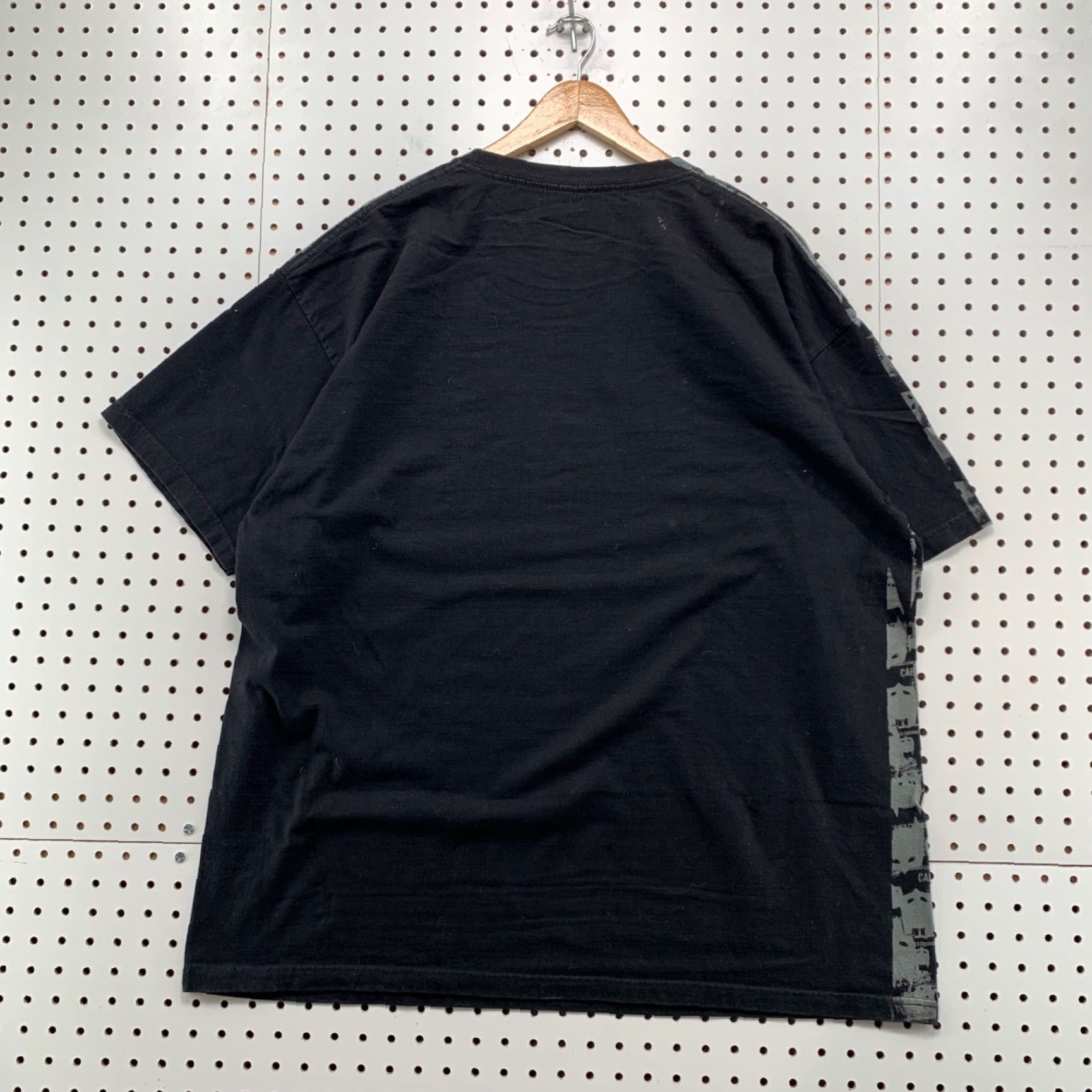 Gloverall VINTAGE Batman Caped Crusader AOP Shirt Mens 2XL Black Gray All Over Print Size US XXL / EU 58 / 5 - 2 Thumbnail
