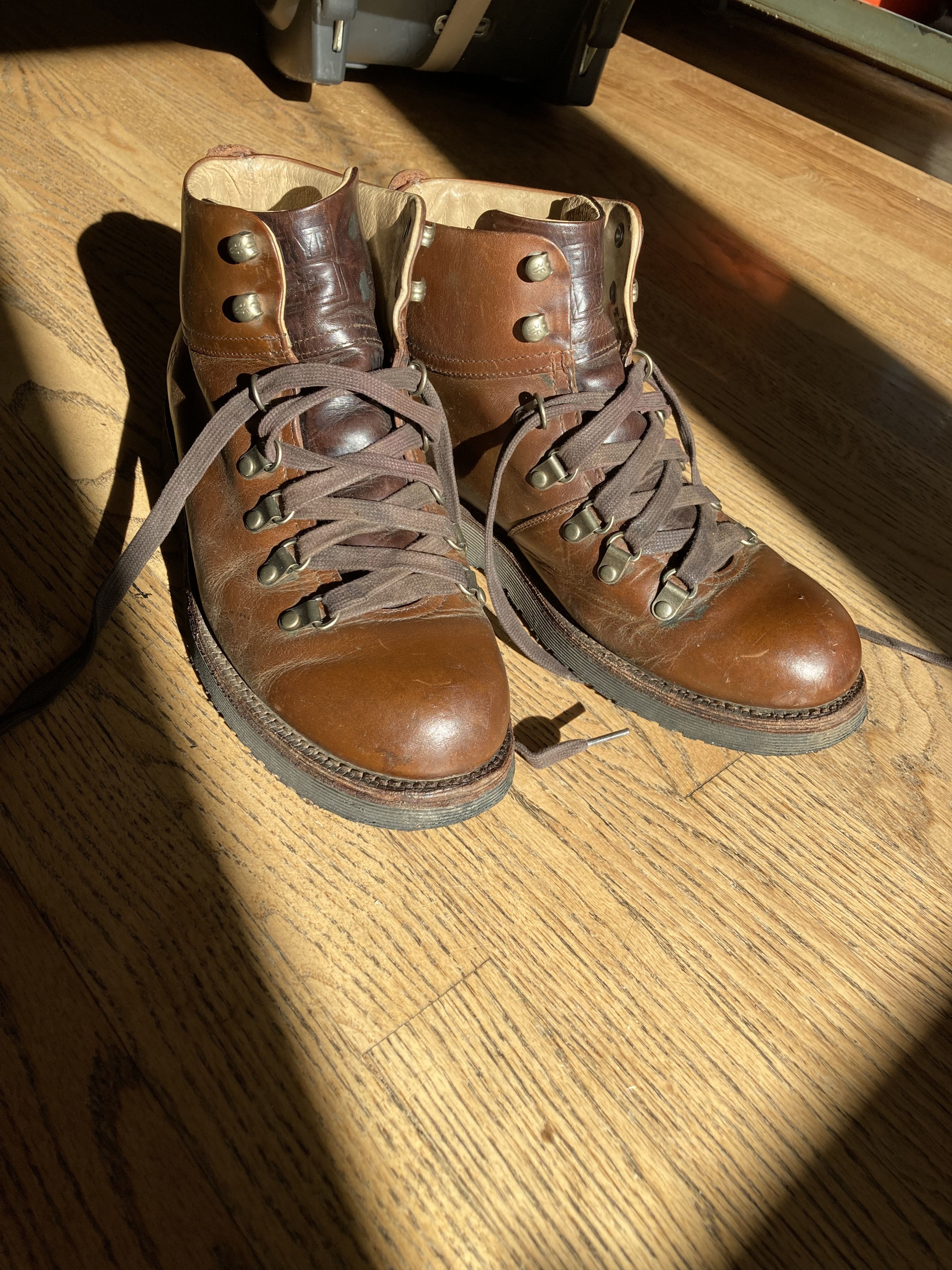 Frye shop evan hiker