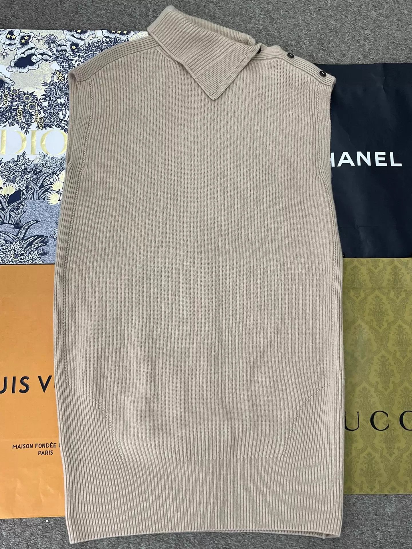 Hermes Hermes camel hair knit side-button dress FR40 near new Size M / US 6-8 / IT 42-44 - 1 Thumbnail