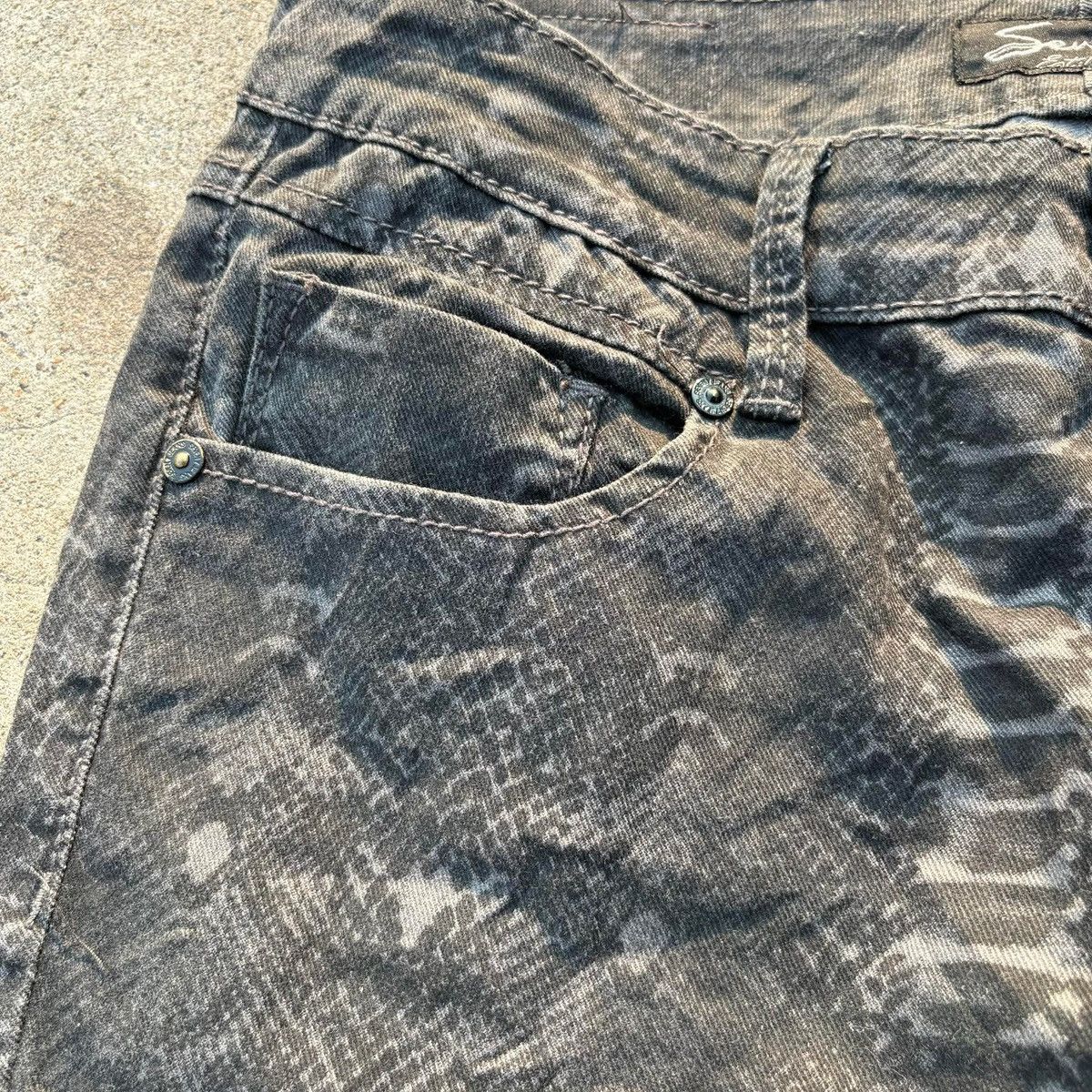 Seven 7 Seven7 Est. 1964 Snake Pattern Cut Off Denim Shorts Vkei Size US 32 / EU 48 - 3 Thumbnail