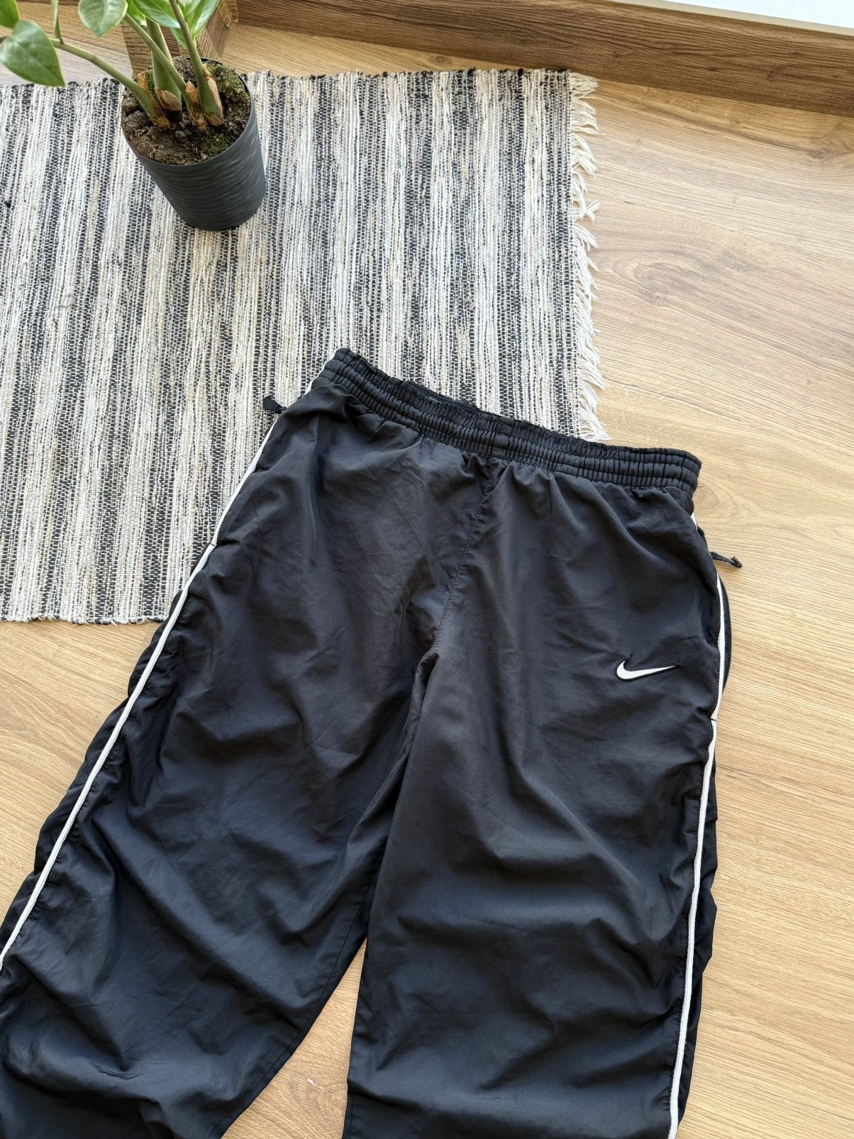 Nike VINTAGE NIKE 90s BLACK NYLON SPORT PANTS CLASSIC STREETWEAR Size US 32 / EU 48 - 4 Thumbnail