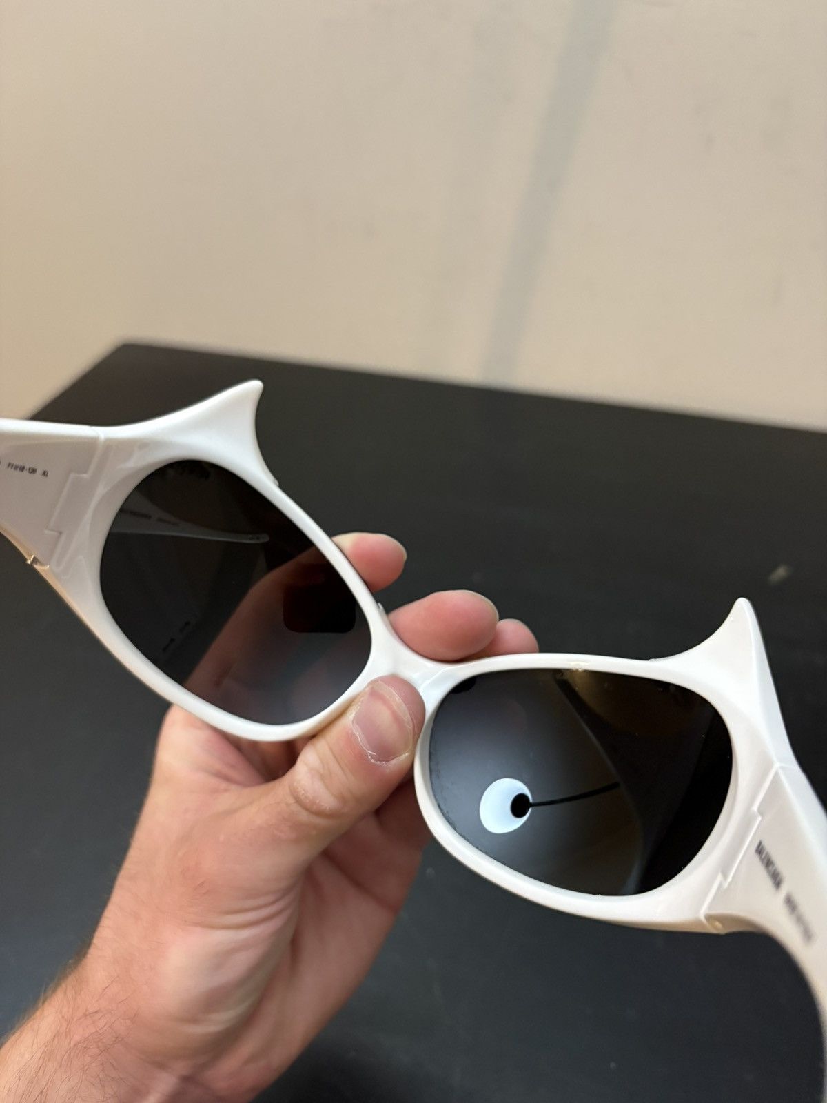 Balenciaga Balenciaga Gotham Cat Oversized Frame Sunglasses White Size ONE SIZE - 10 Thumbnail