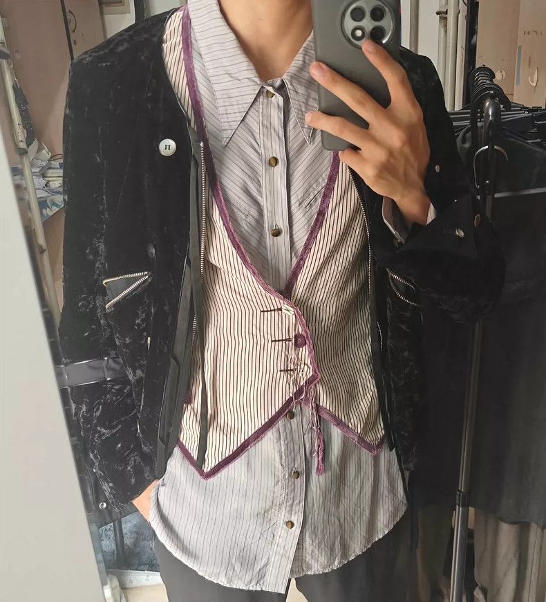 Number (N)ine Number (N)ine09aw silk court vest 2503-Nextarrow Size US L / EU 52-54 / 3 - 8 Thumbnail