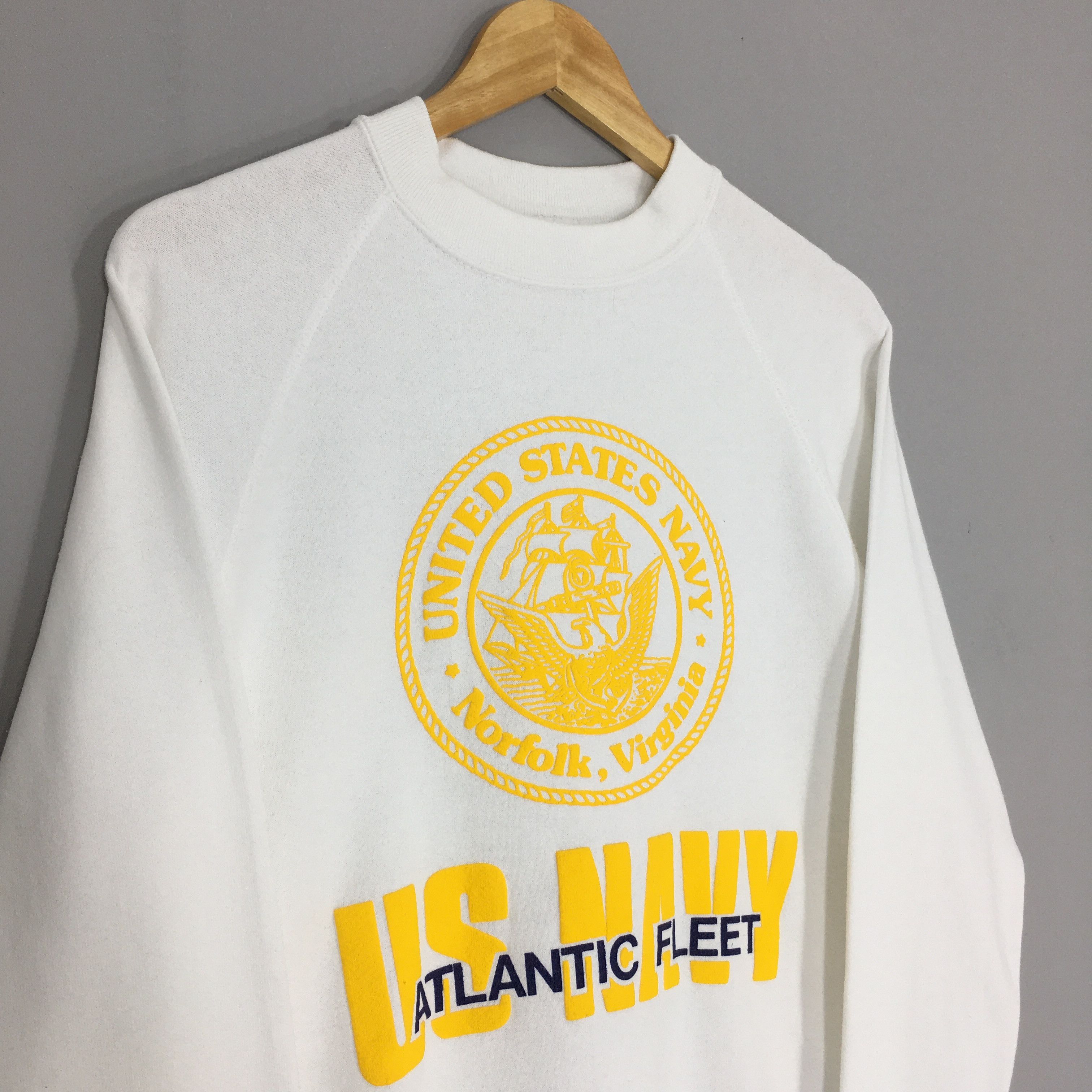 Vintage Vintage 90s United States Navy White Sweatshirt Large Size US L / EU 52-54 / 3 - 3 Thumbnail