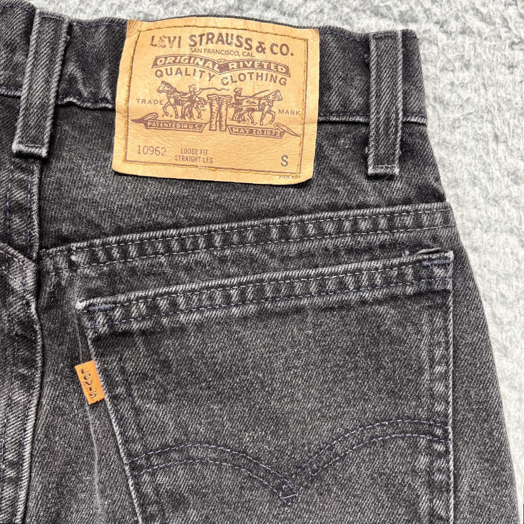 Levi's VINTAGE Levi's 962 Jeans Womens 3 Black USA 90s Loose Fit Straight Leg Jeans Womens Size 26" / US 2 / IT 38 - 2 Thumbnail