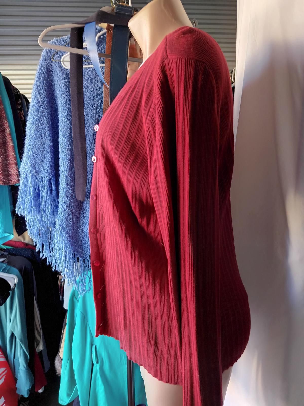 Designer Liz Claiborne Ribbed Red Cardigan - Stylish and Comfortable Size M / US 6-8 / IT 42-44 - 2 Thumbnail