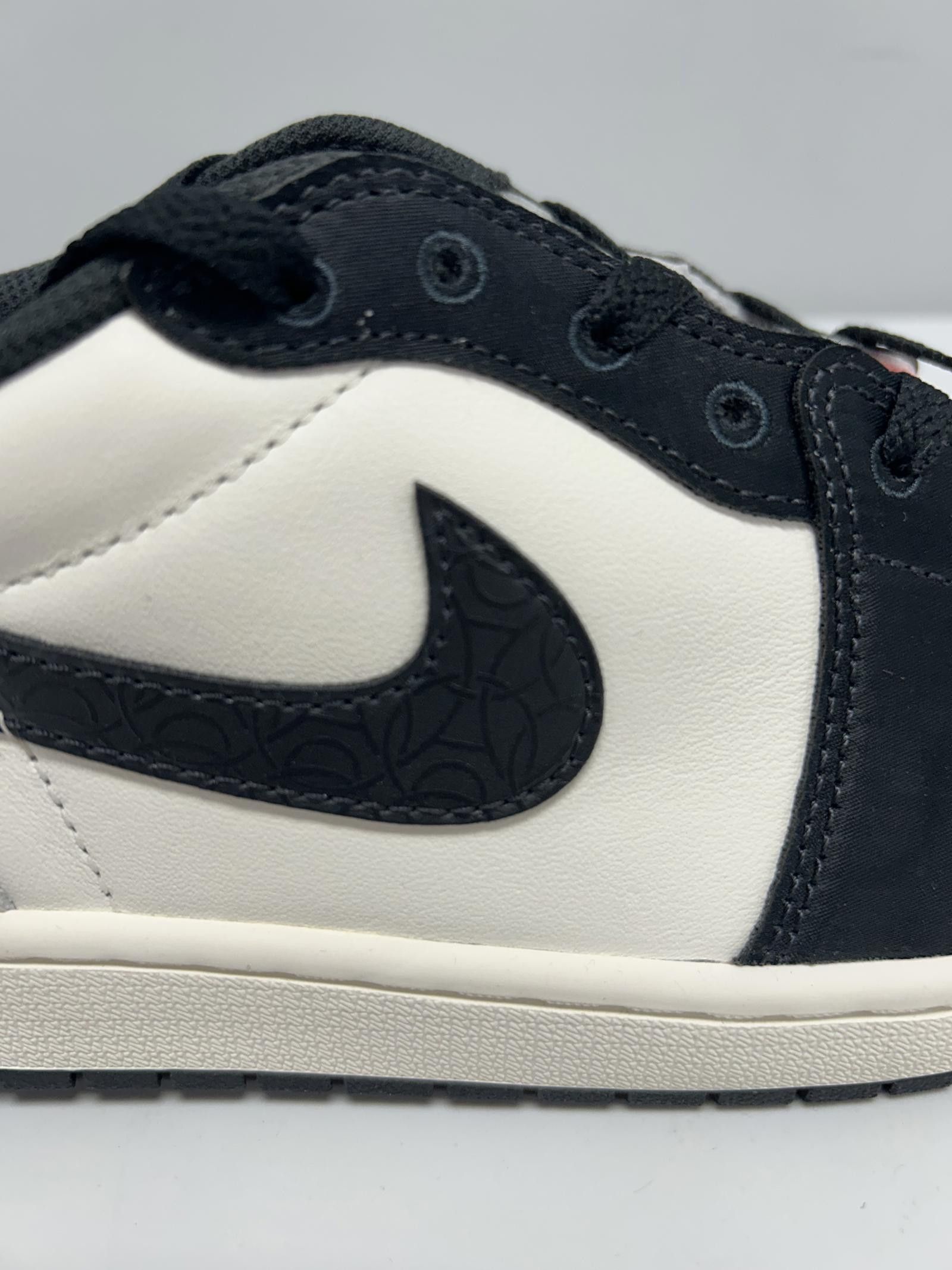 Nike Nike Air Jordan 1 Retro Low Paris Saint-Germain Size US 12 / EU 45 - 7 Thumbnail