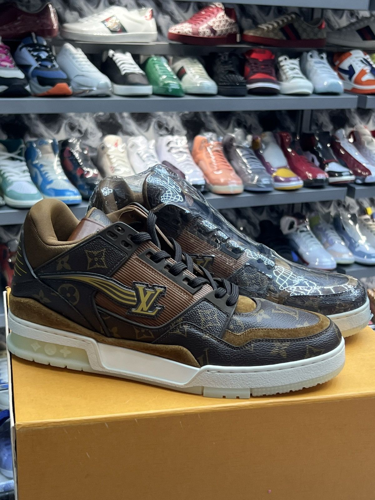Louis Vuitton Louis Vuitton Trainer Low Sneakers Size US 9.5 / EU 42-43 - 1 Thumbnail