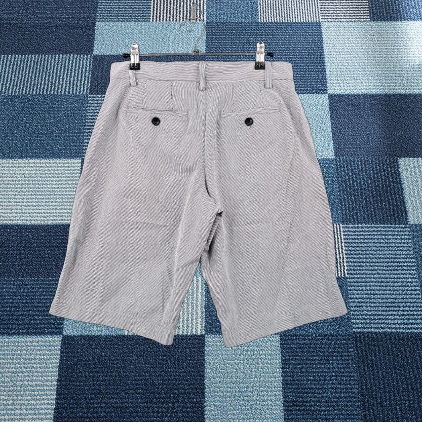 Banana Republic Banana Republic Shorts Mens 28x10 White Striped Chino Flat Front Cotton Casual Shirt Size US 28 / EU 44 - 1 Thumbnail