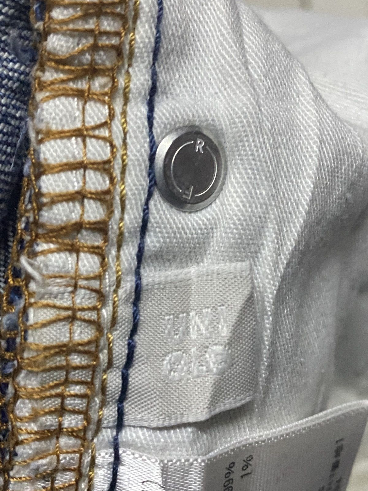 Japanese Brand Vintage Uniqlo S001 Blue Wash Straigt Slim Jeans Size US 32 / EU 48 - 13 Thumbnail