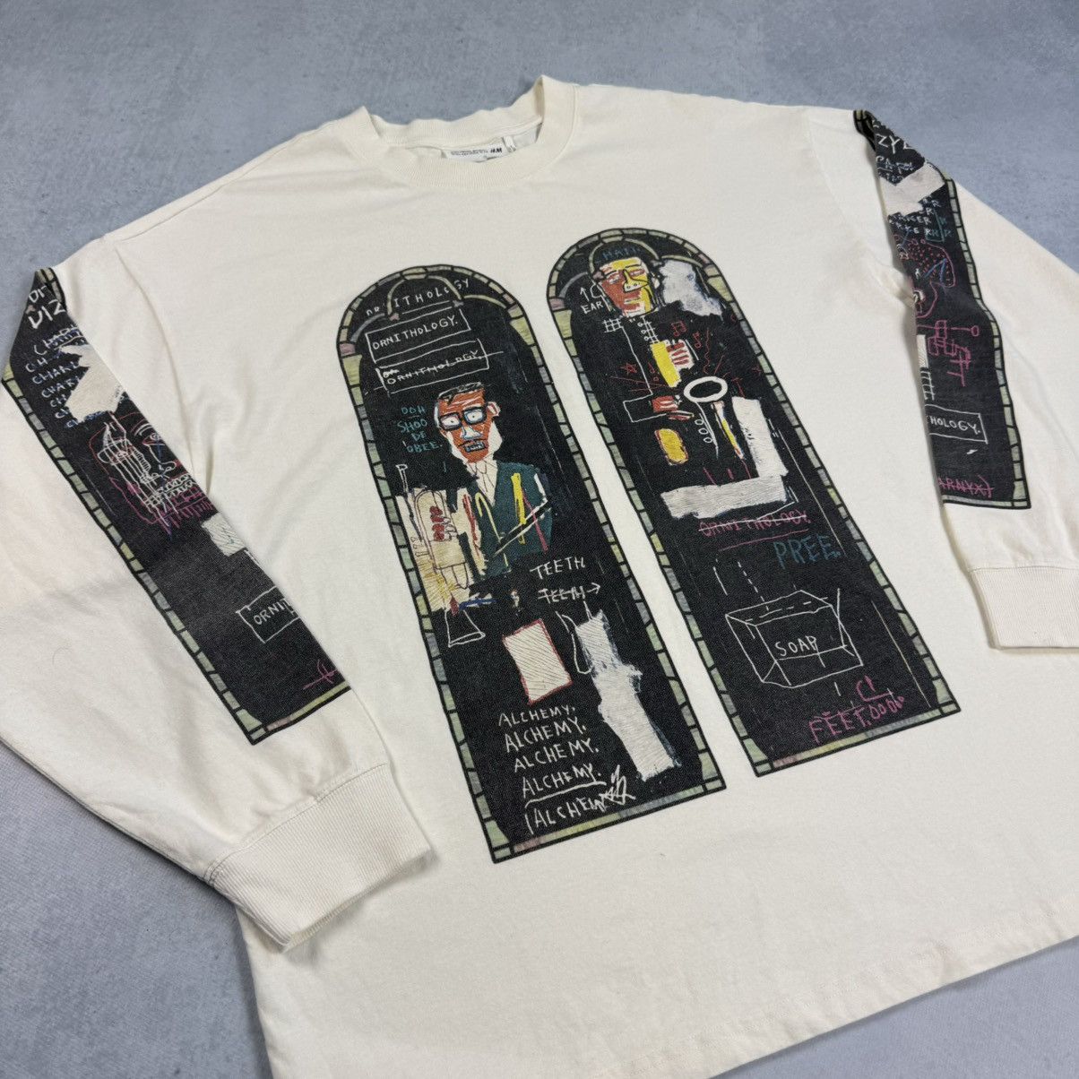 H&M × Jean-Michel Basquiat × Who Decides War WHO DECIDES WAR x BASQUIAT x H&M LONG SLEEVE RELAXED T-SHIRT Size US L / EU 52-54 / 3 - 4 Thumbnail