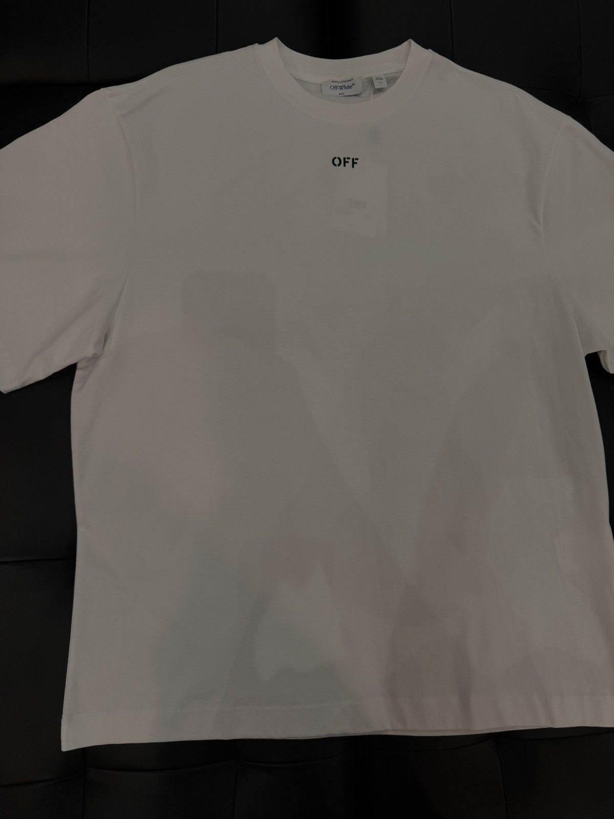 Off-White Size M - Off-White Spray Arrow T-Shirt White Size US M / EU 48-50 / 2 - 6 Thumbnail