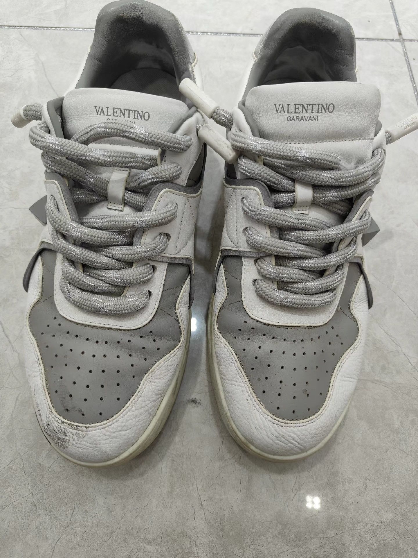 Valentino Valentino Garavani Leather Sneakers K29 Size US 9 / EU 42 - 1 Thumbnail