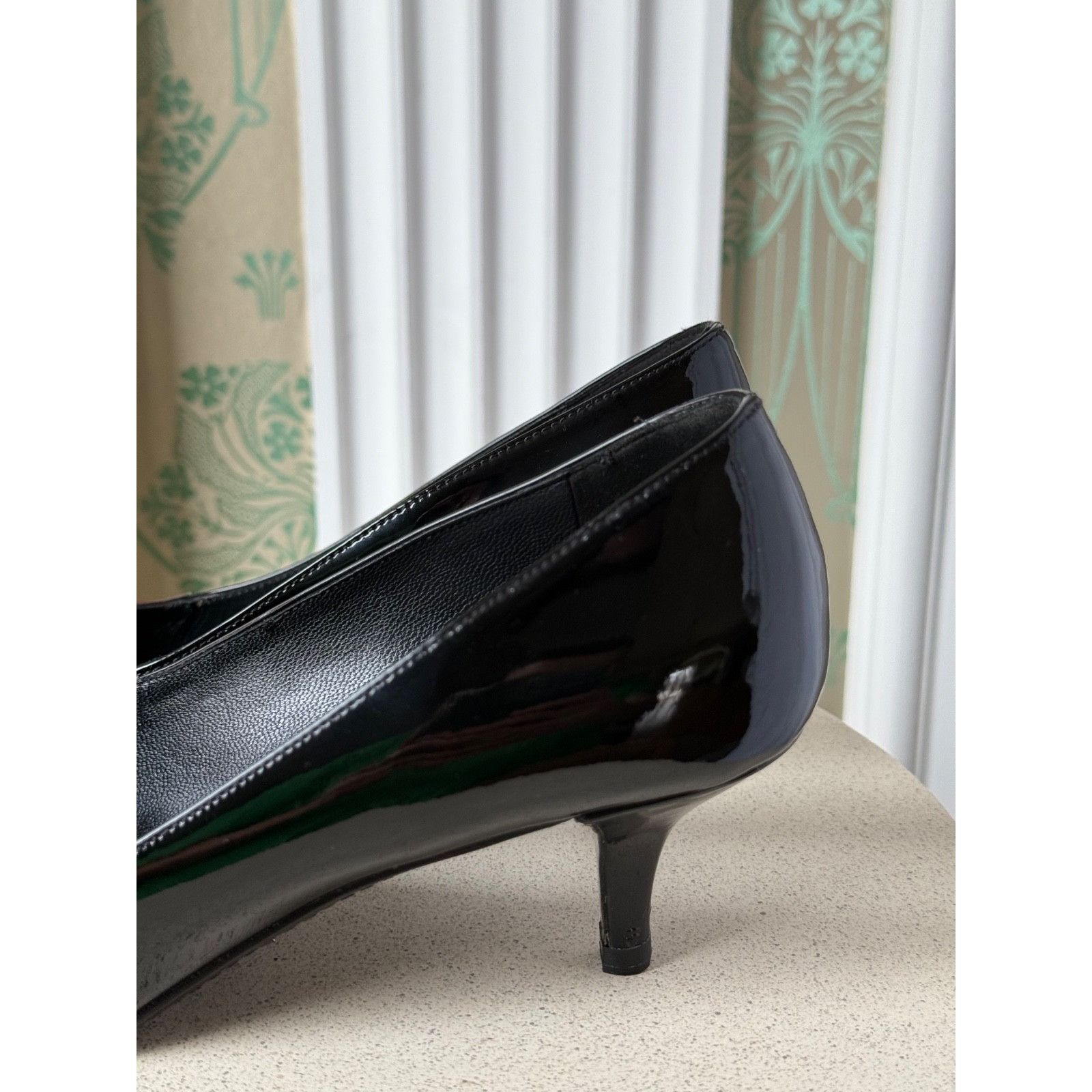 Prada Prada Bow Burgundy Patent Leather Pointed Toe Heels Size: 37 Size US 7.5 / IT 37.5 - 9 Thumbnail
