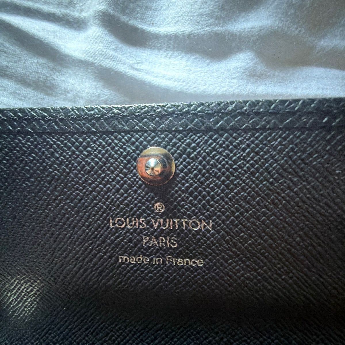 Louis Vuitton Louis Vuitton Black Taiga Key Holder Size ONE SIZE - 7 Thumbnail
