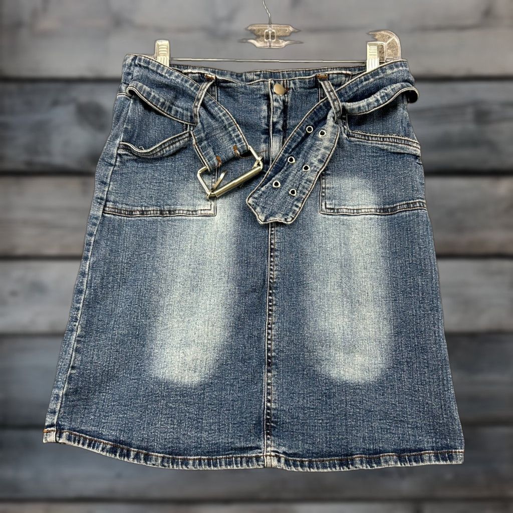 Venus VINTAGE Venus Jeans Skirt Womens S Blue Denim Short A-Line Pockets Slit Belted 70s 80s 90s Bohemian Festival Retro USA Din Velvet? Size 28" / US 6 / IT 42 - 1 Thumbnail