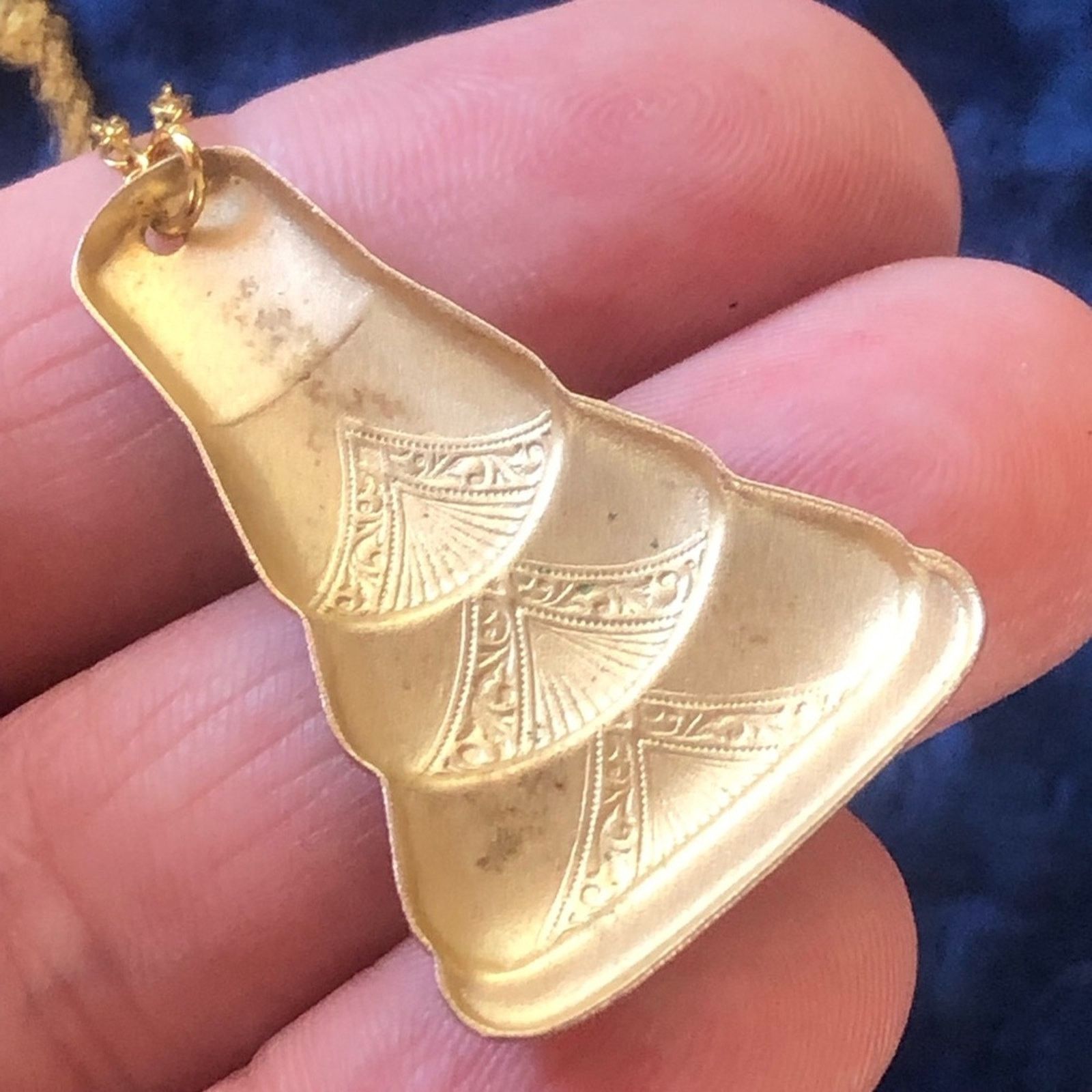 Vintage Vintage repurpose diamond cut gold pendant on chain necklace Size ONE SIZE - 4 Thumbnail