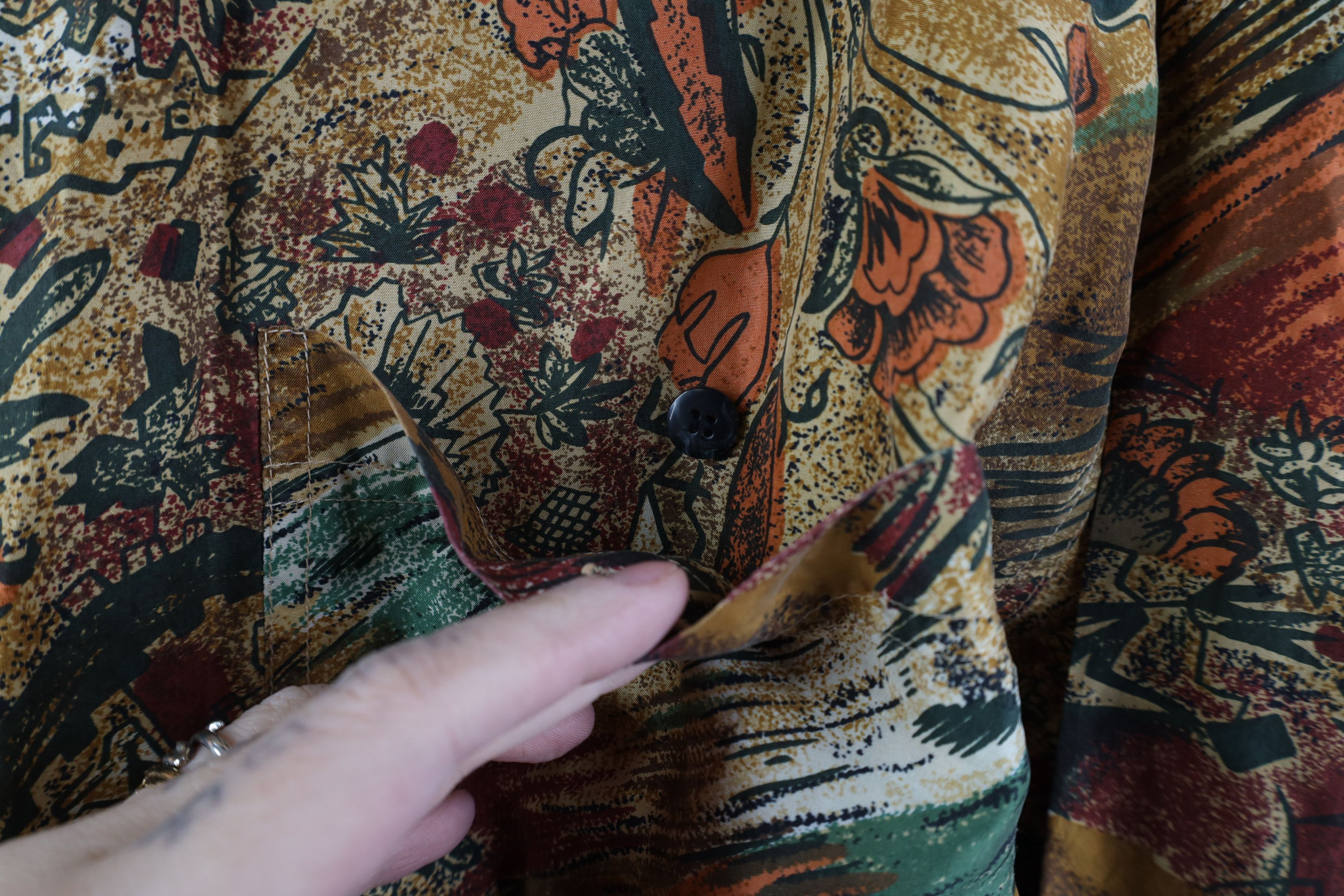 Vintage Vintage 90s Streetwear Silk Baggy Collared Button Shirt Size US L / EU 52-54 / 3 - 5 Thumbnail