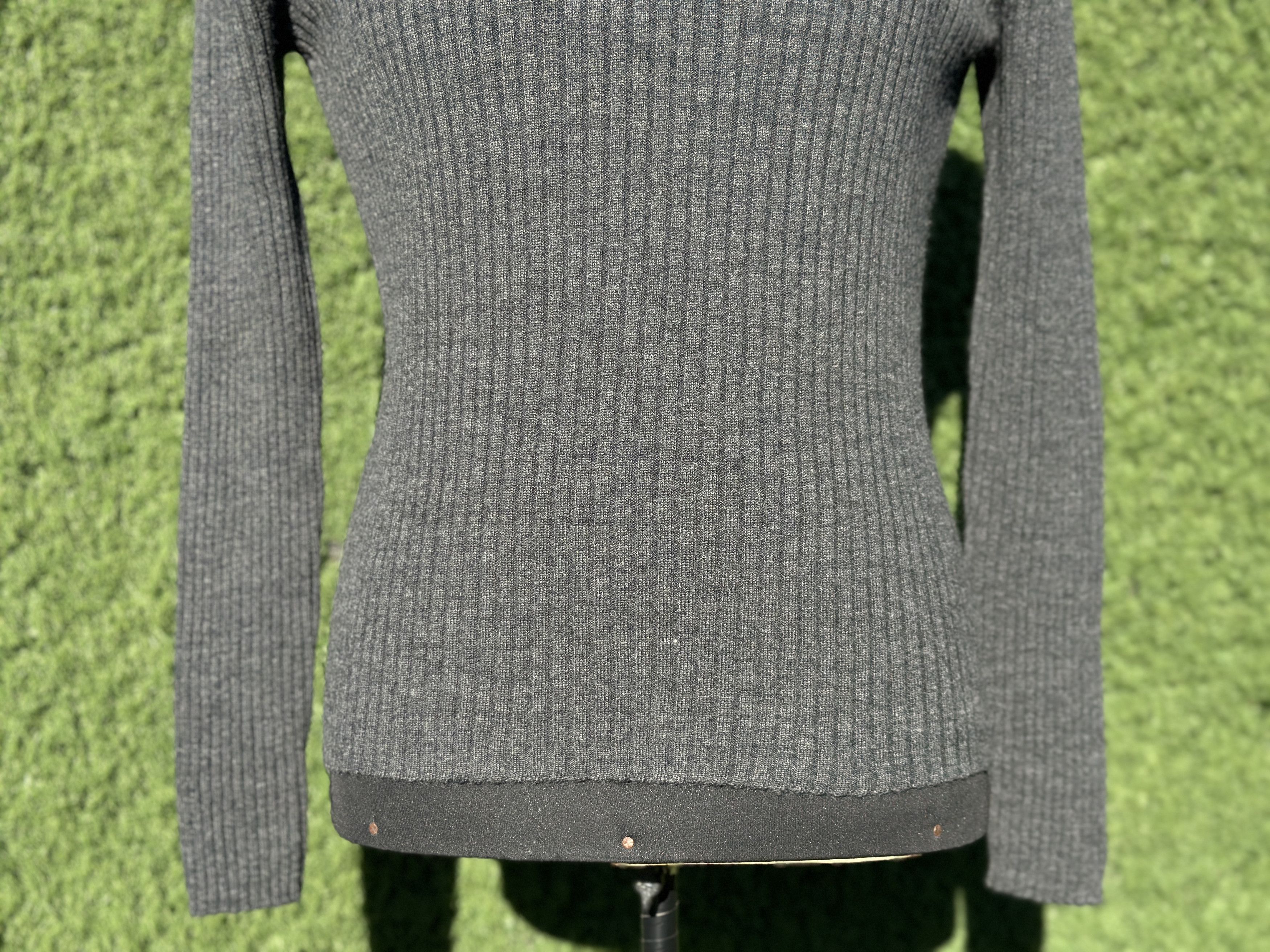 Prada Prada Cashmere Cardigan Size IT 38 Slim Wide V Neck Knit Size M / US 6-8 / IT 42-44 - 7 Thumbnail