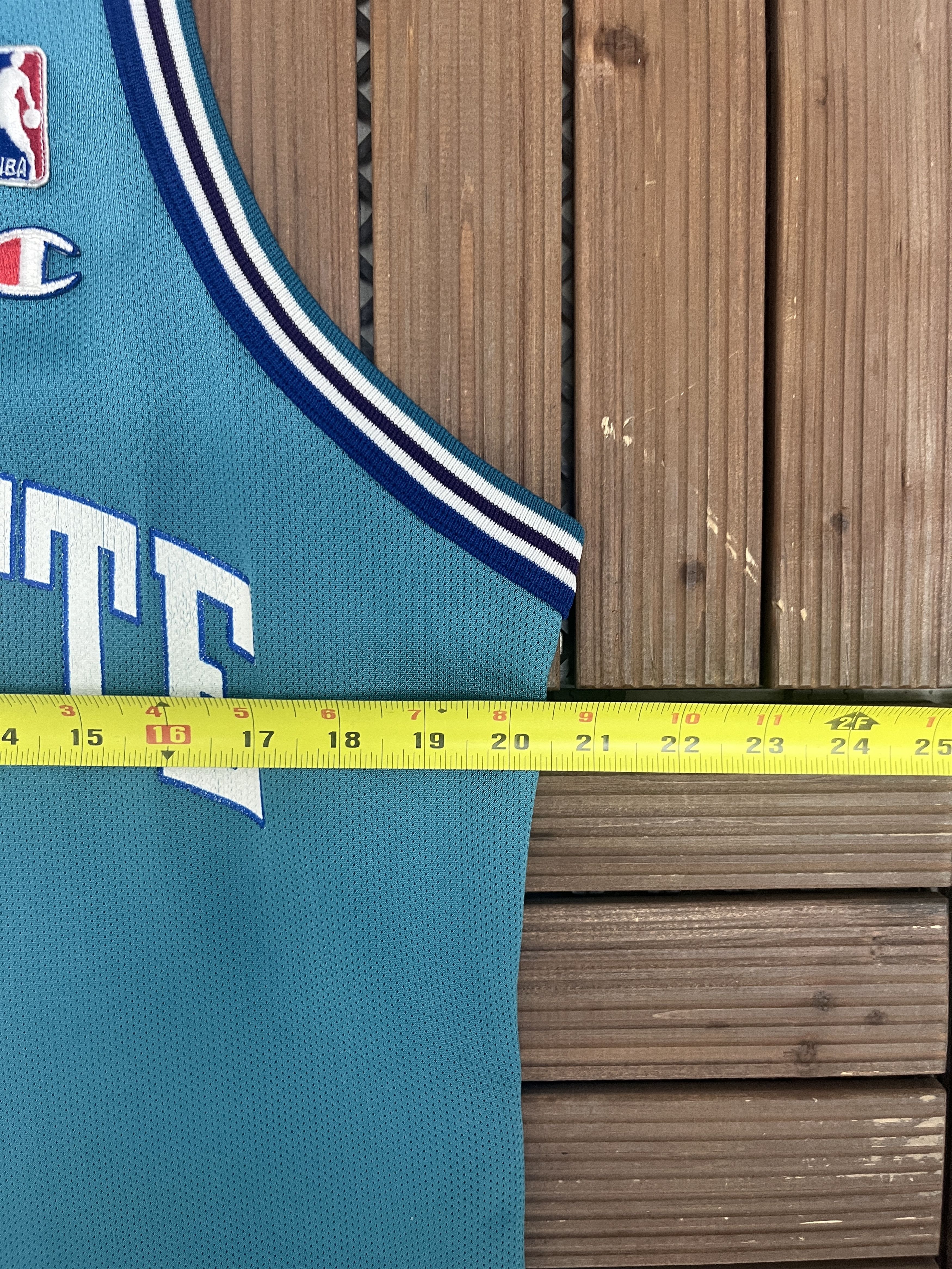 Champion × Vintage Charlotte Hornets Larry Johnson Vintage Champion Jersey Size US L / EU 52-54 / 3 - 7 Thumbnail