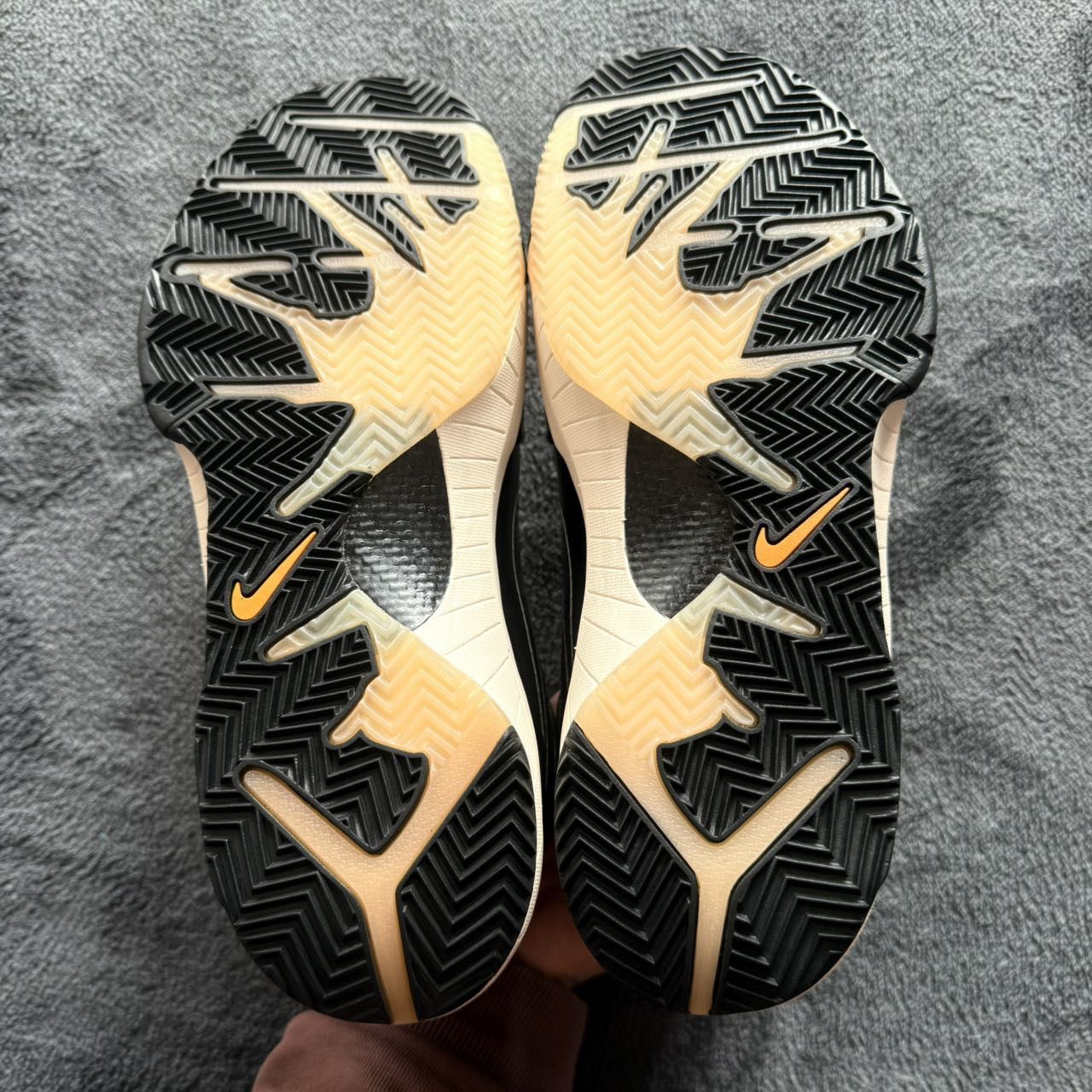Nike × Undefeated Kobe 4 PROTRO UNDFTD PE Size US 9 / EU 42 - 7 Thumbnail