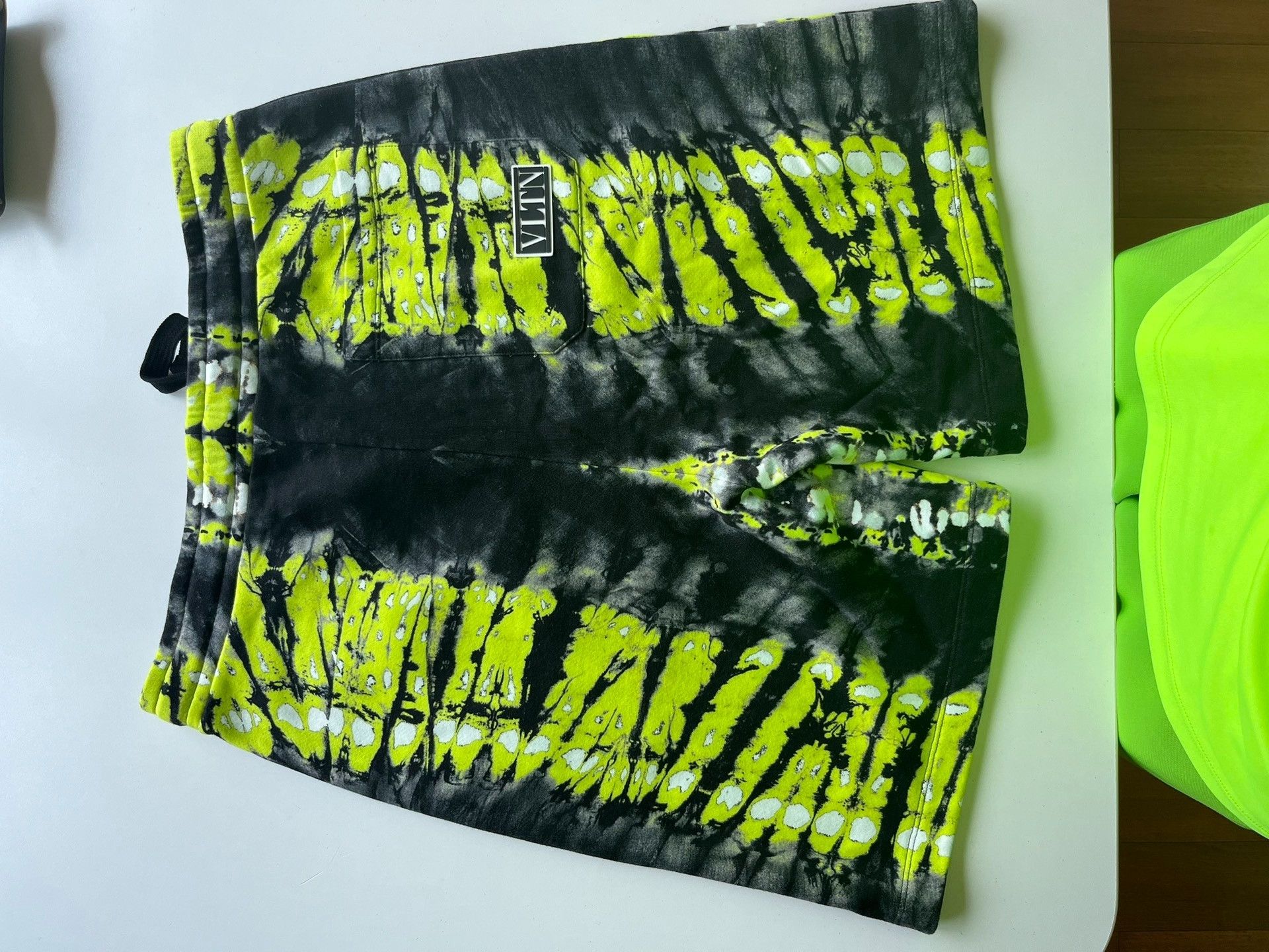 Valentino Valentino Fluorescent Green Butterfly Print Shorts Size US 32 / EU 48 - 3 Thumbnail