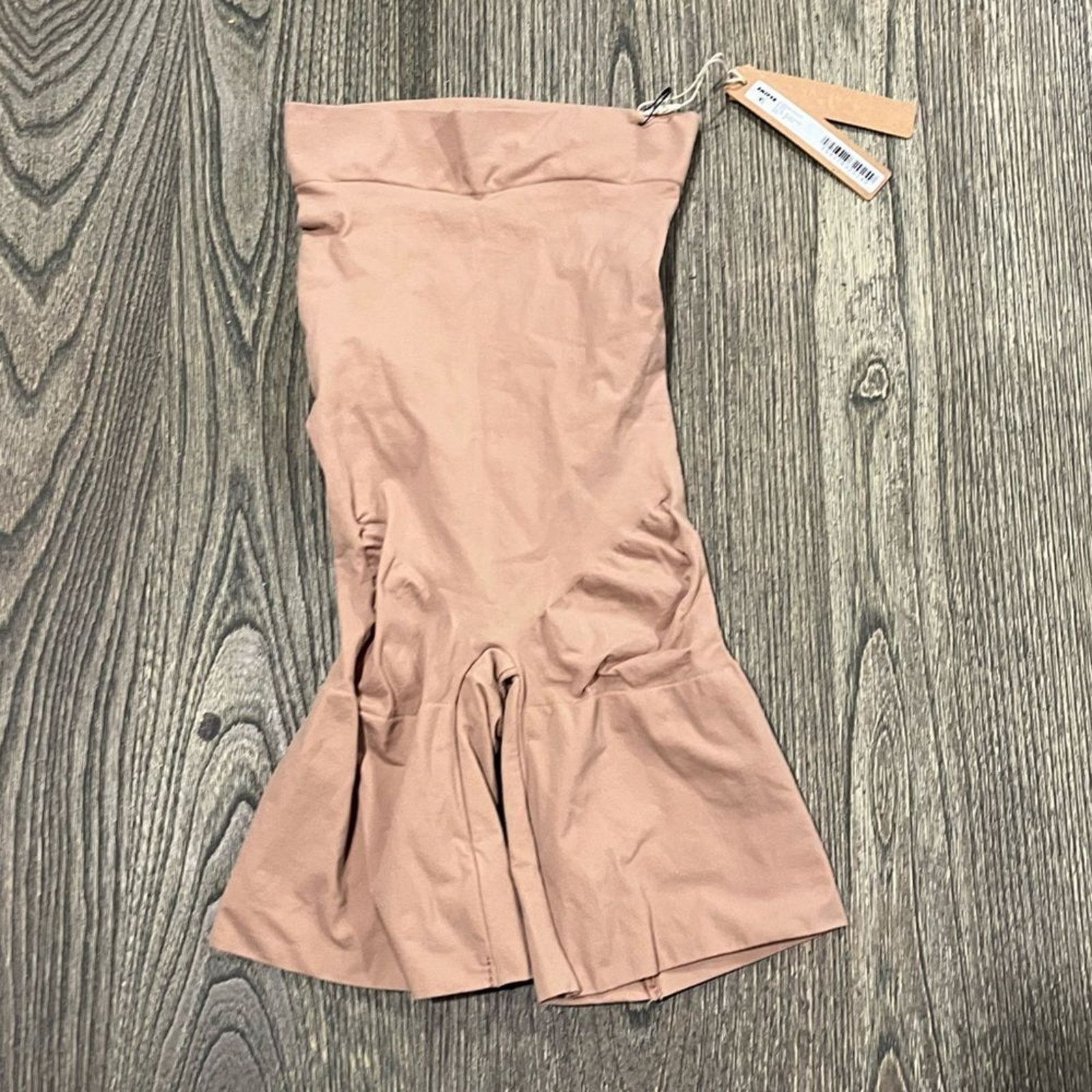 SKIMS NWT Skims Everyday Sculpt High-Waisted Mid Thigh Shorts Size ONE SIZE - 1 Thumbnail