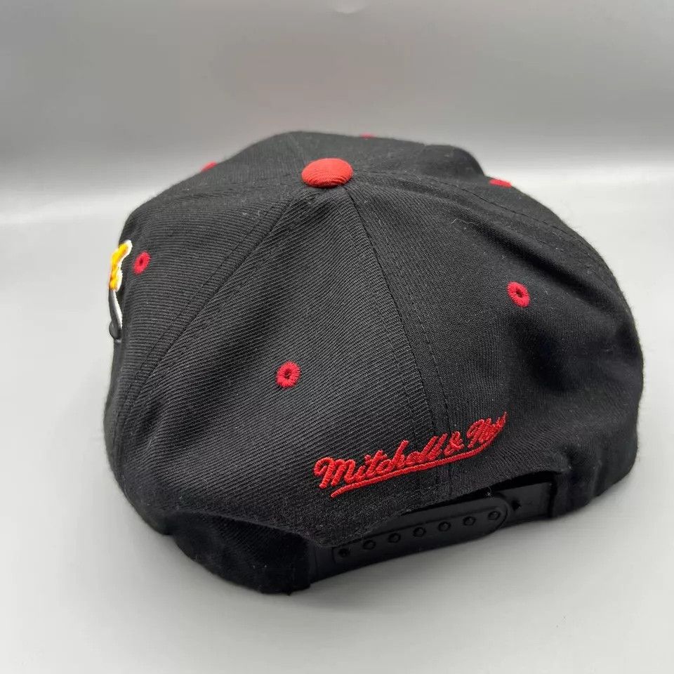 Mitchell & Ness Miami Heat Hat Men Mitchell & Ness NBA Snap Back Cap Size ONE SIZE - 5 Thumbnail