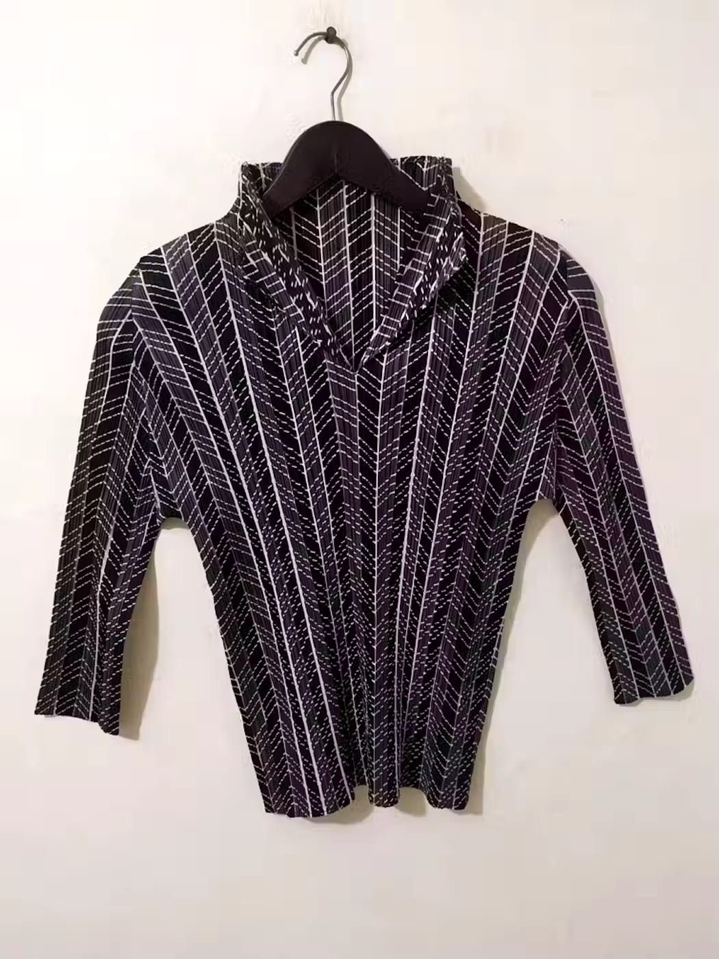 Pleats Please Issey Miyake PLEATS PLEASE ISSEY MIYAKE LONGSLEEVE STRETCHABLE WOMEN Size L / US 10 / IT 46 - 1 Thumbnail