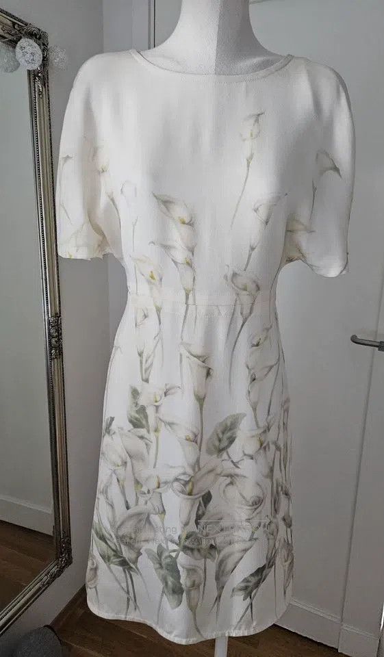 Valentino Valentino White water lily dress Size S / US 4 / IT 40 - 1 Thumbnail