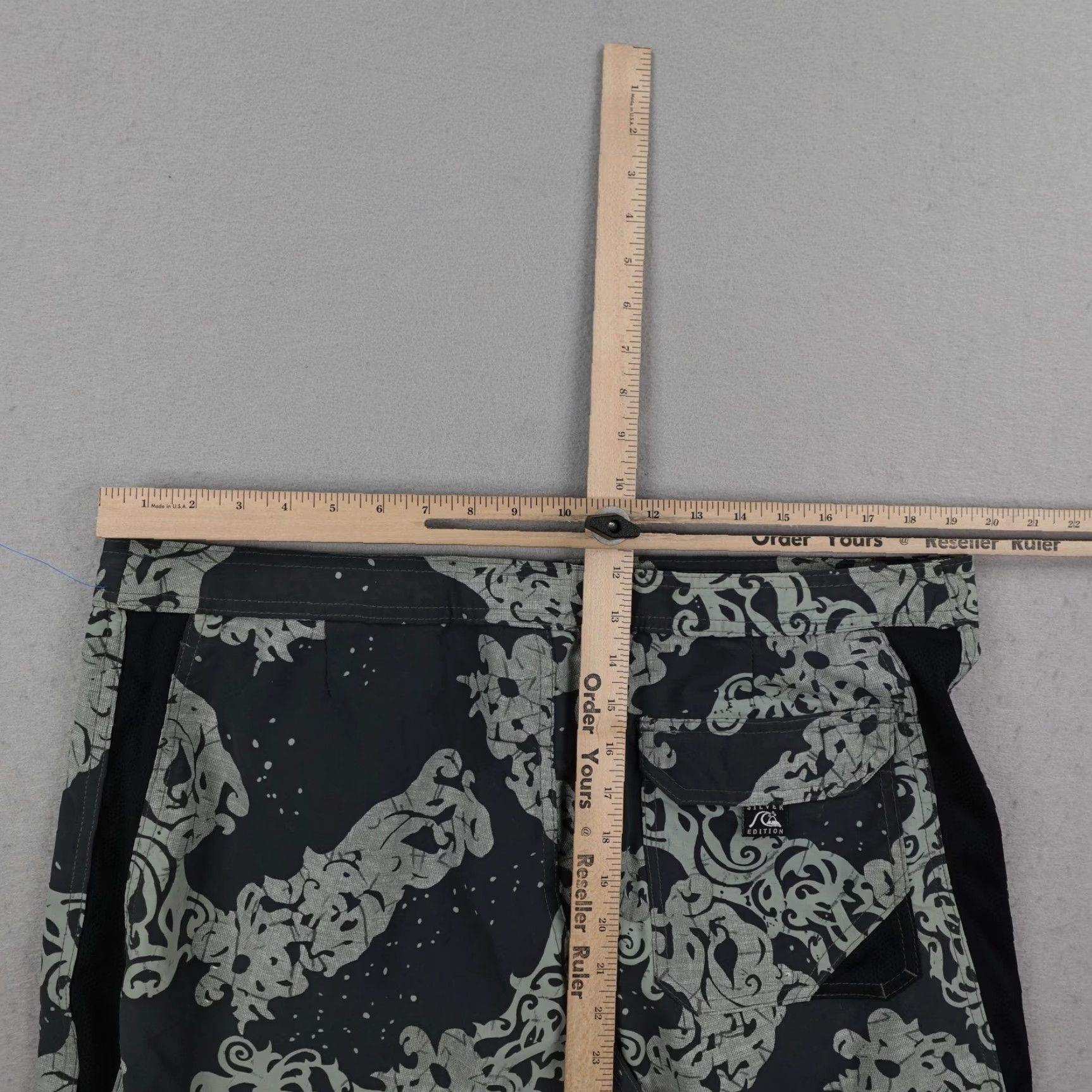 Quiksilver VINTAGE Quiksilver Board Shorts Mens 38 Swim Trunks Bathing Suit Gray Paisley 90s Surfing USA Mens Size US 38 / EU 54 - 5 Thumbnail