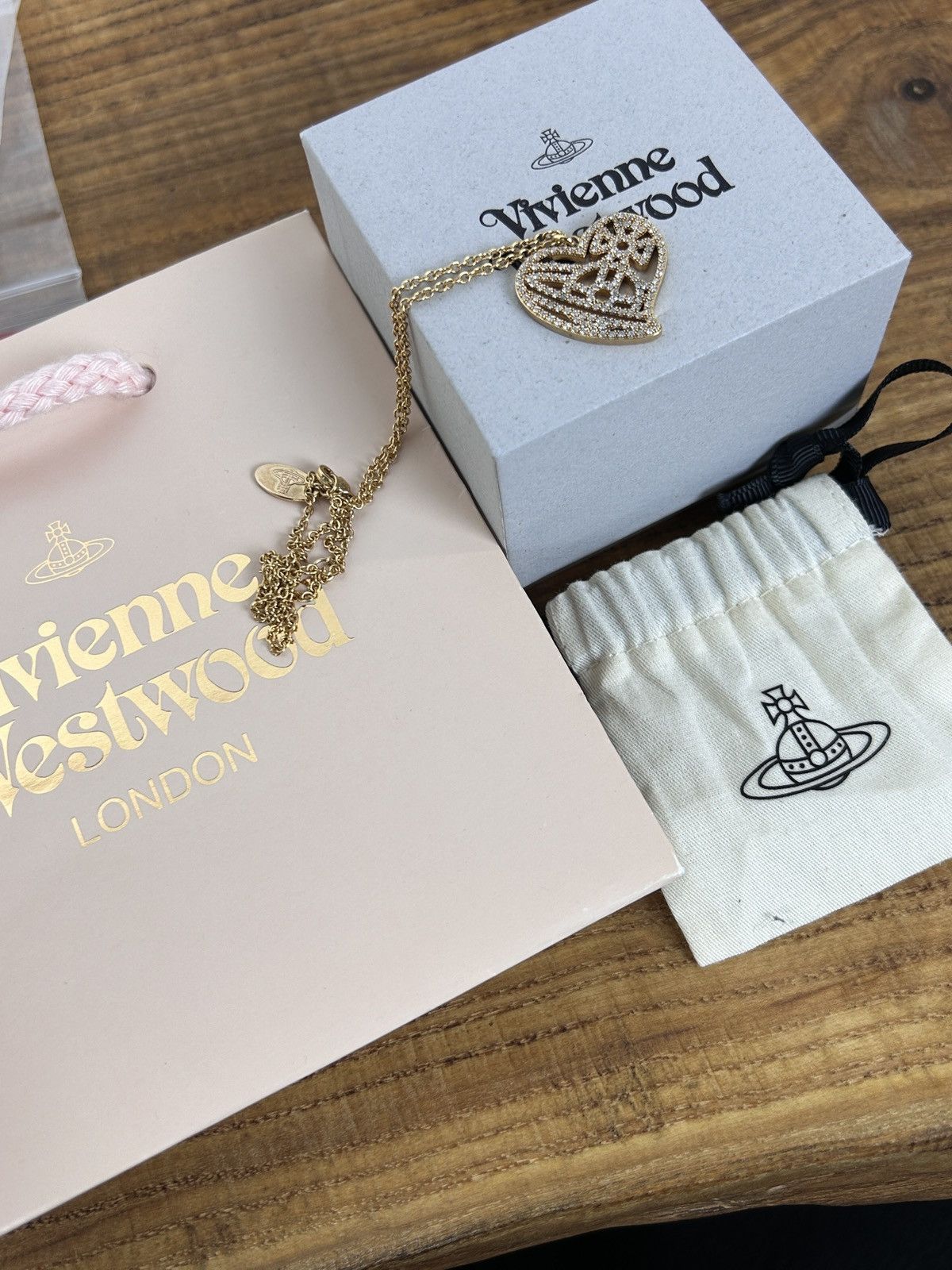 Vivienne Westwood Vivienne Westwood Crystal Stone Heart Flat Orb Necklace Size ONE SIZE - 6 Thumbnail
