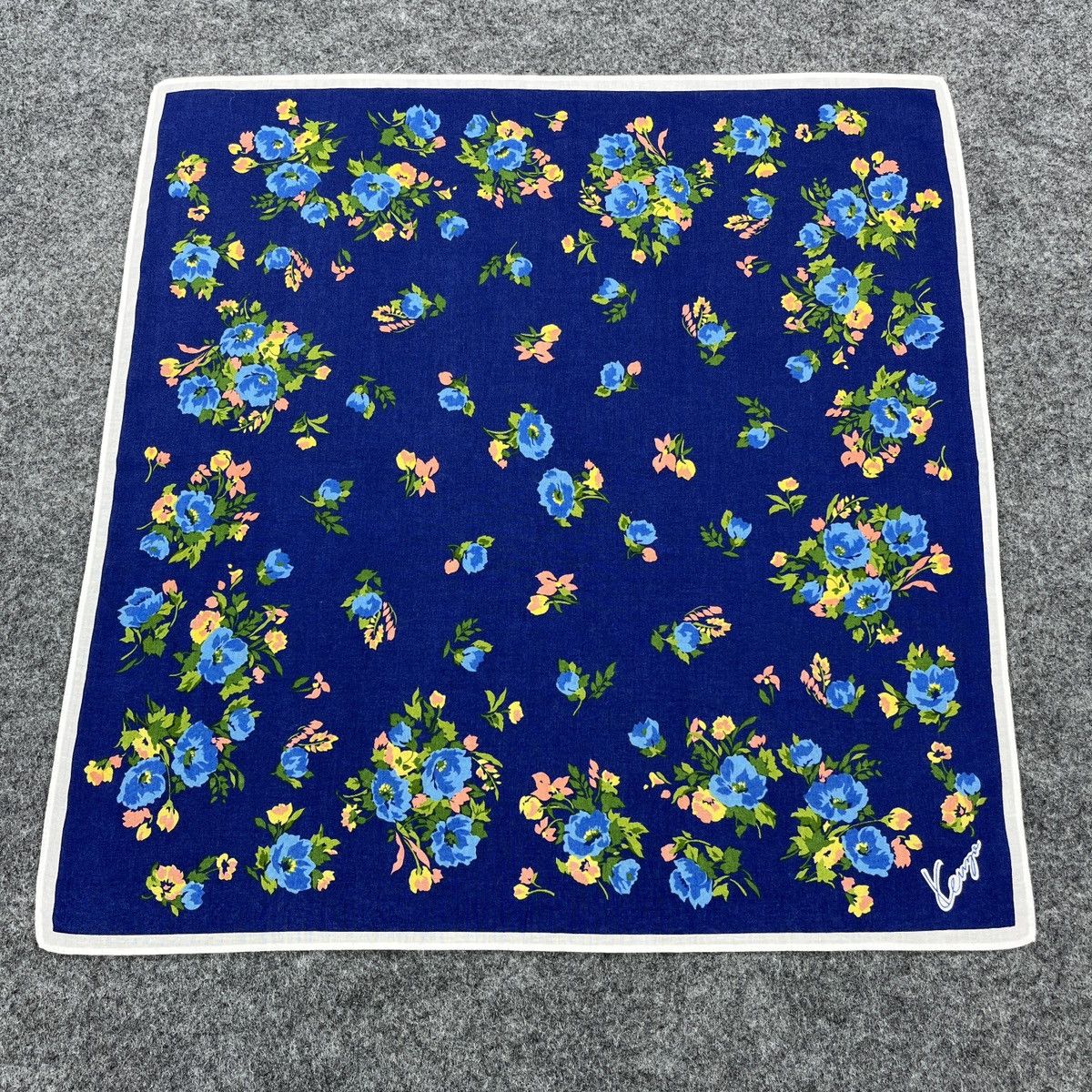 Kenzo × Vintage Kenzo Handkerchief / Bandana / Neckerchief B553 Size ONE SIZE - 1 Thumbnail