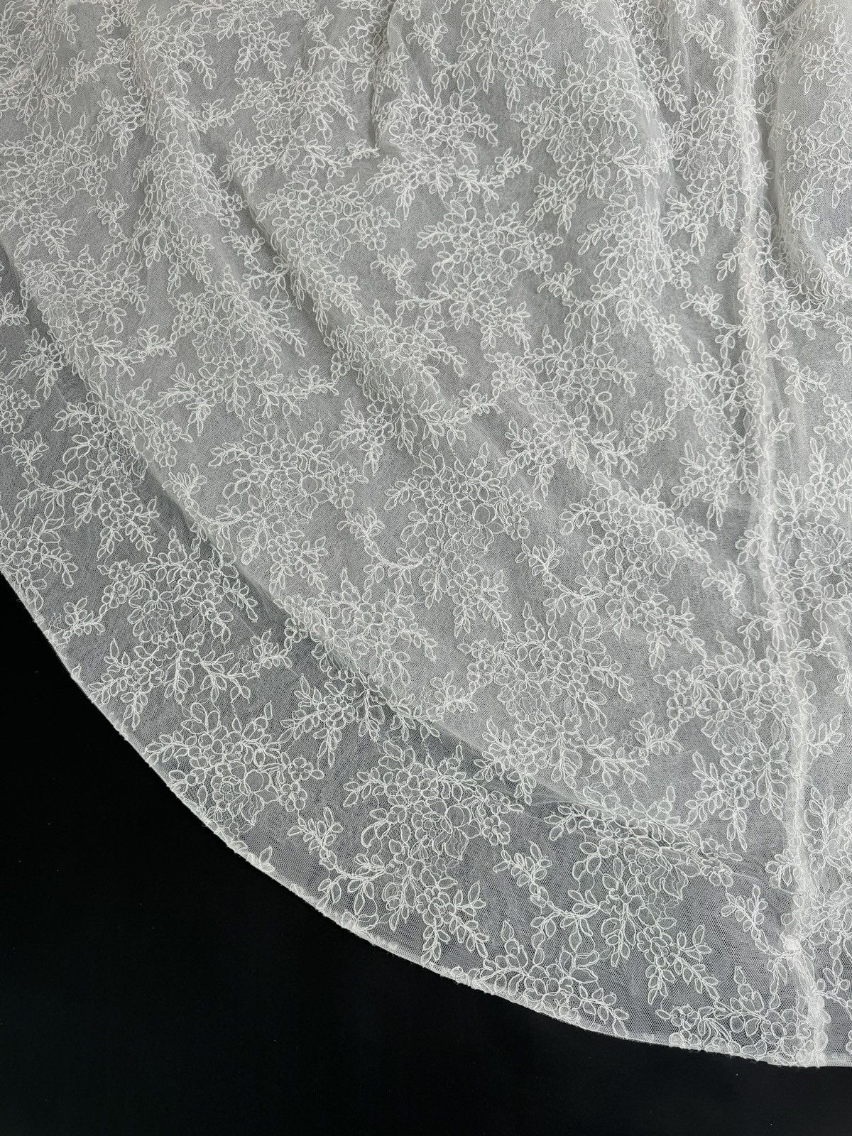 Other Preloved US 2 Anna Augusta Embroidered Lace Wedding Gown Size XS / US 0-2 / IT 36-38 - 12 Thumbnail
