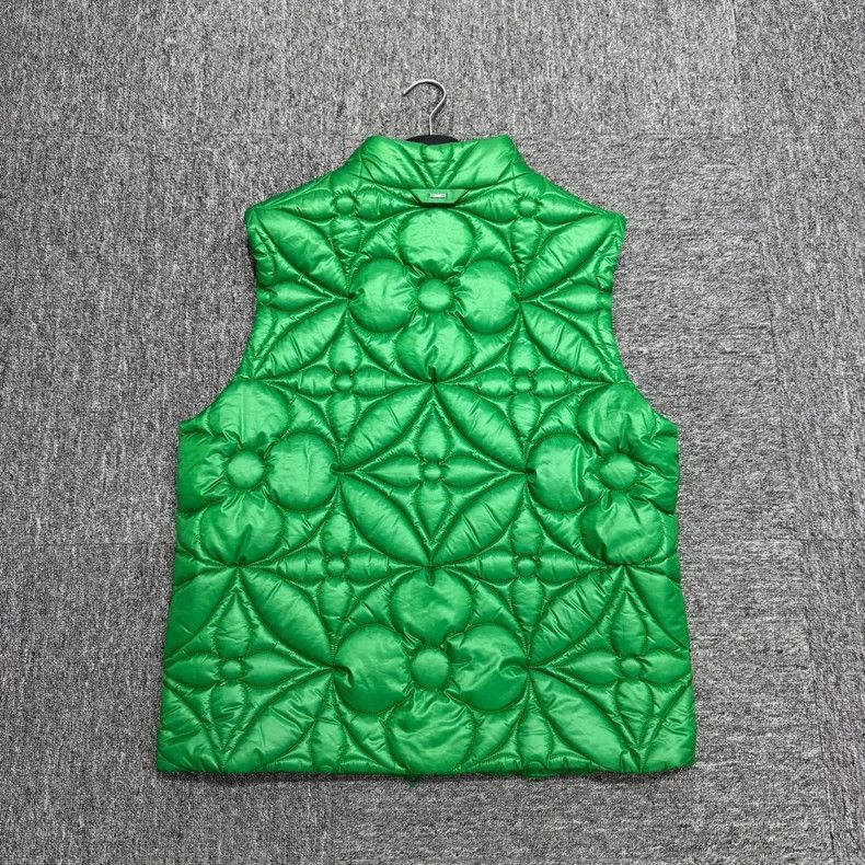 Louis Vuitton Louis Vuitton Embossed three-flower vest Size US L / EU 52-54 / 3 - 5 Thumbnail