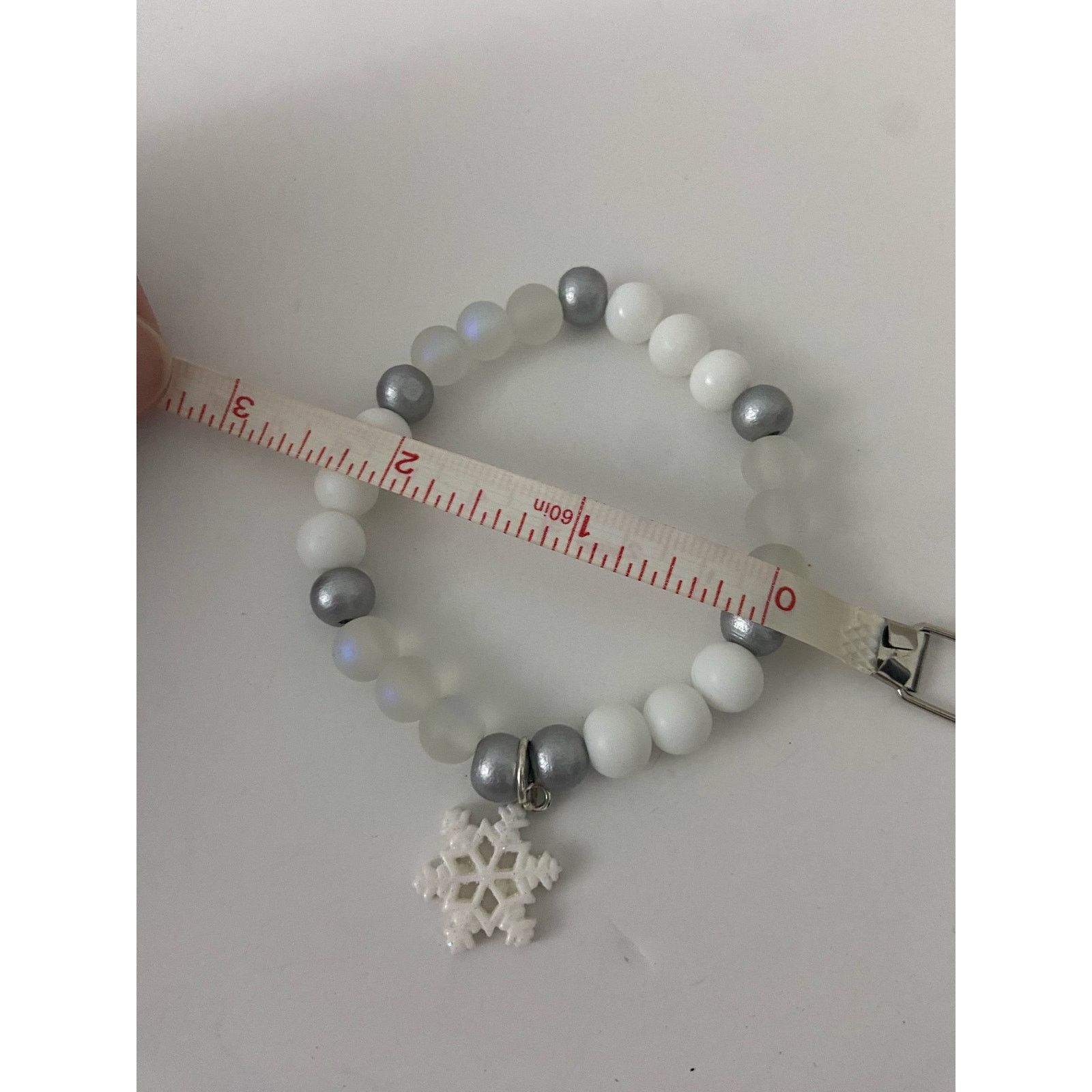 Handmade bead bracelet with snowflake charm Size ONE SIZE - 4 Thumbnail