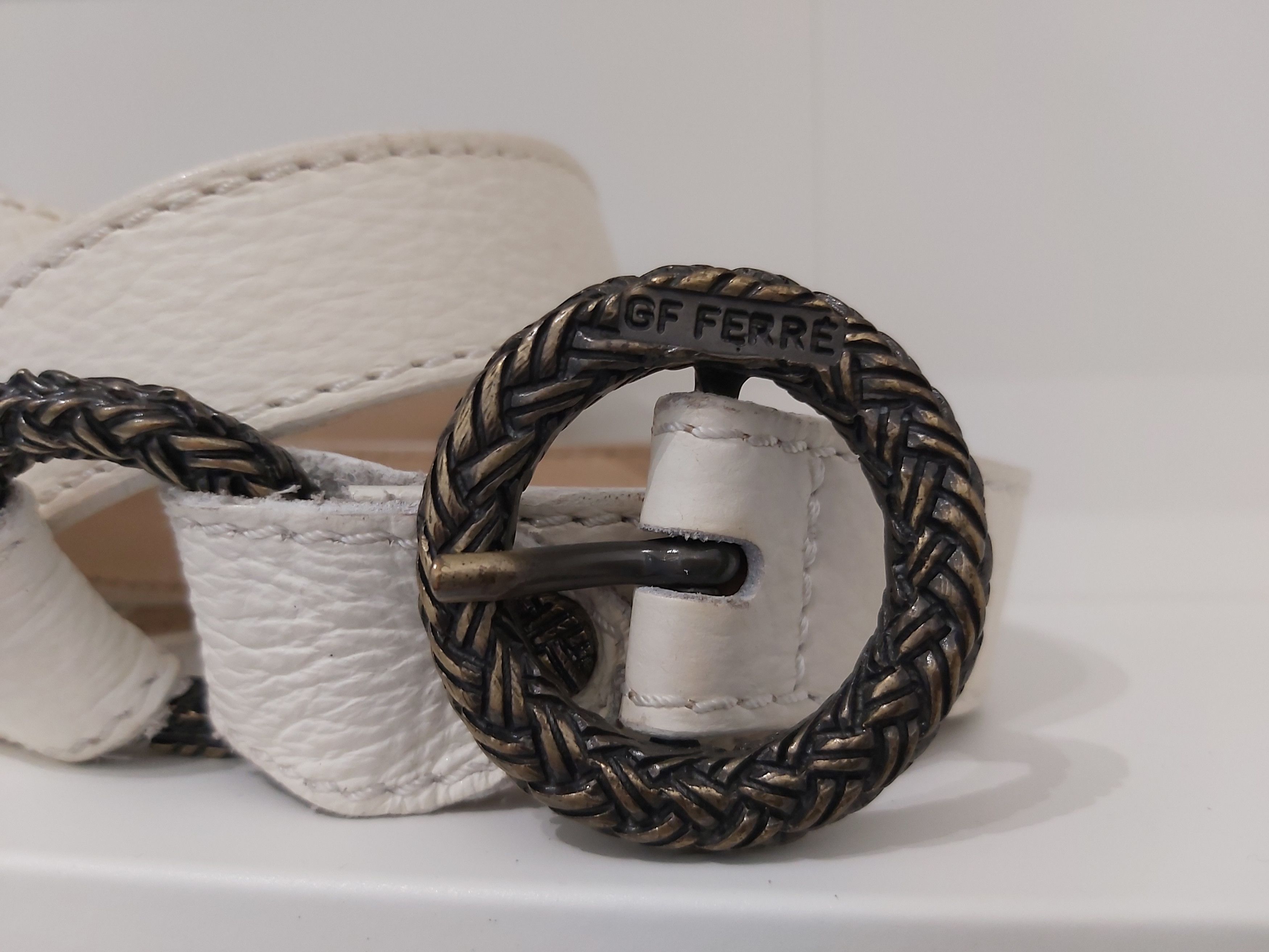 Gianfranco Ferre Gianfranco Ferre belt. Vintage white leather belt rings Size ONE SIZE - 3 Thumbnail
