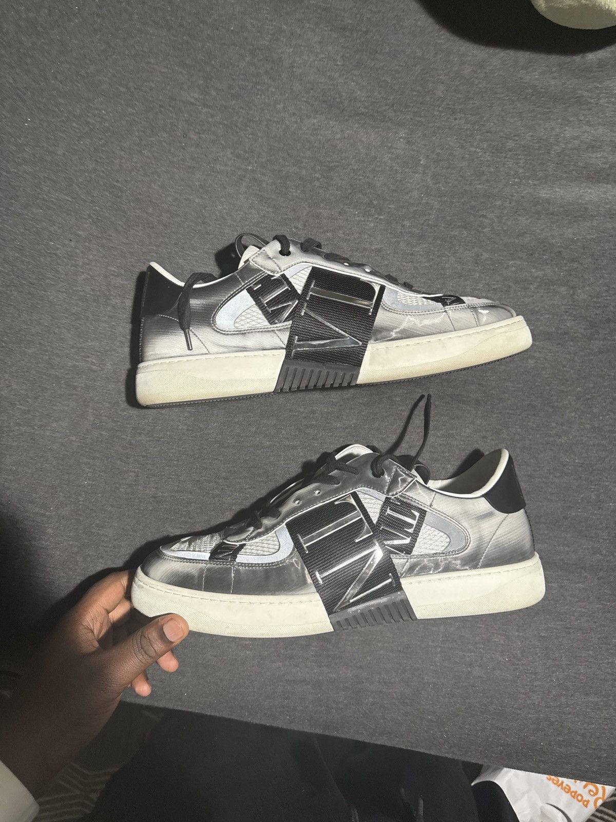 VL7N low top silver black and white