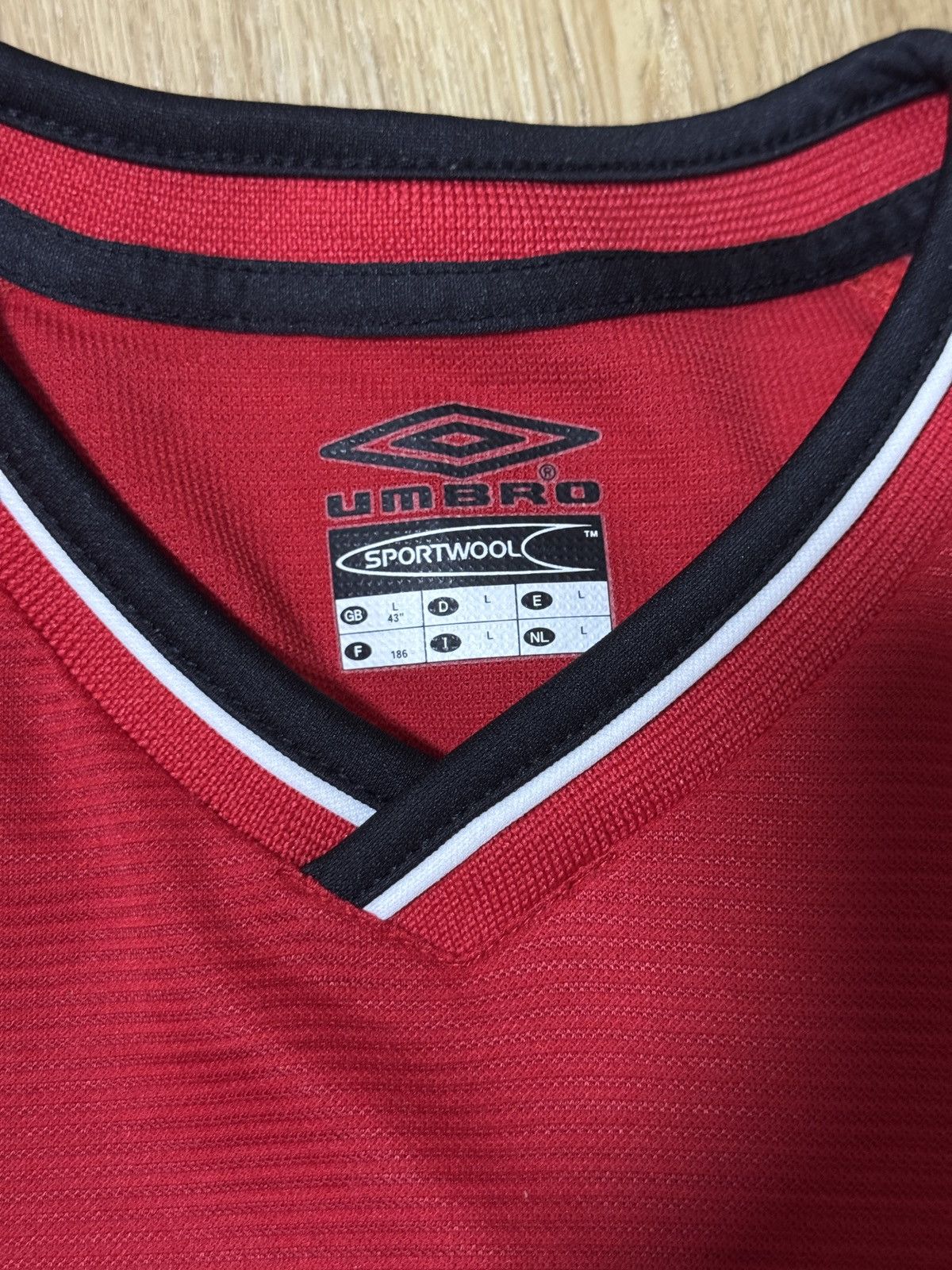 Umbro 2000 2002 Manchester united vintage jersey umbro vodafone Size US L / EU 52-54 / 3 - 3 Thumbnail