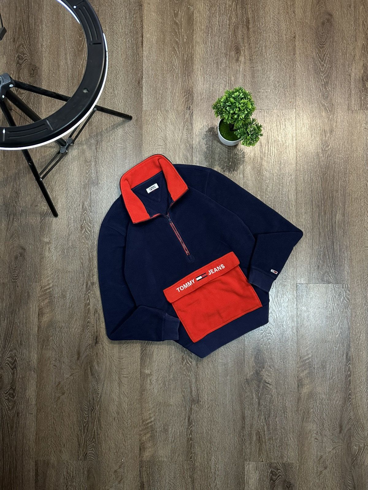 Tommy Hilfiger Tommy Hilfiger Plush 1/4 Zip Streetwear Size US S / EU 44-46 / 1 - 1 Thumbnail