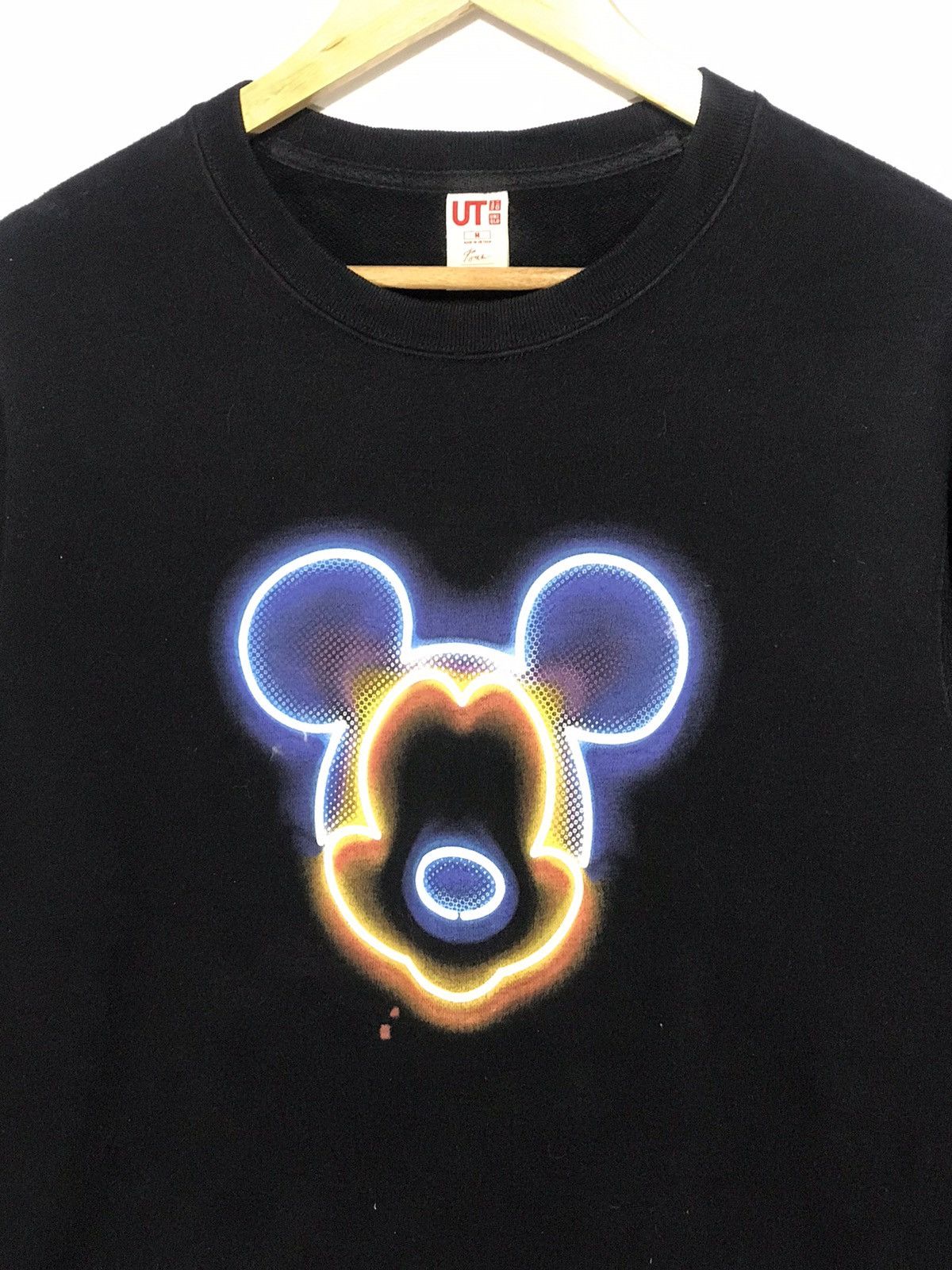 Disney × Mickey Mouse × Uniqlo 🔥Mickey Neon Logo Crewneck Sweatshirt Size US M / EU 48-50 / 2 - 3 Thumbnail