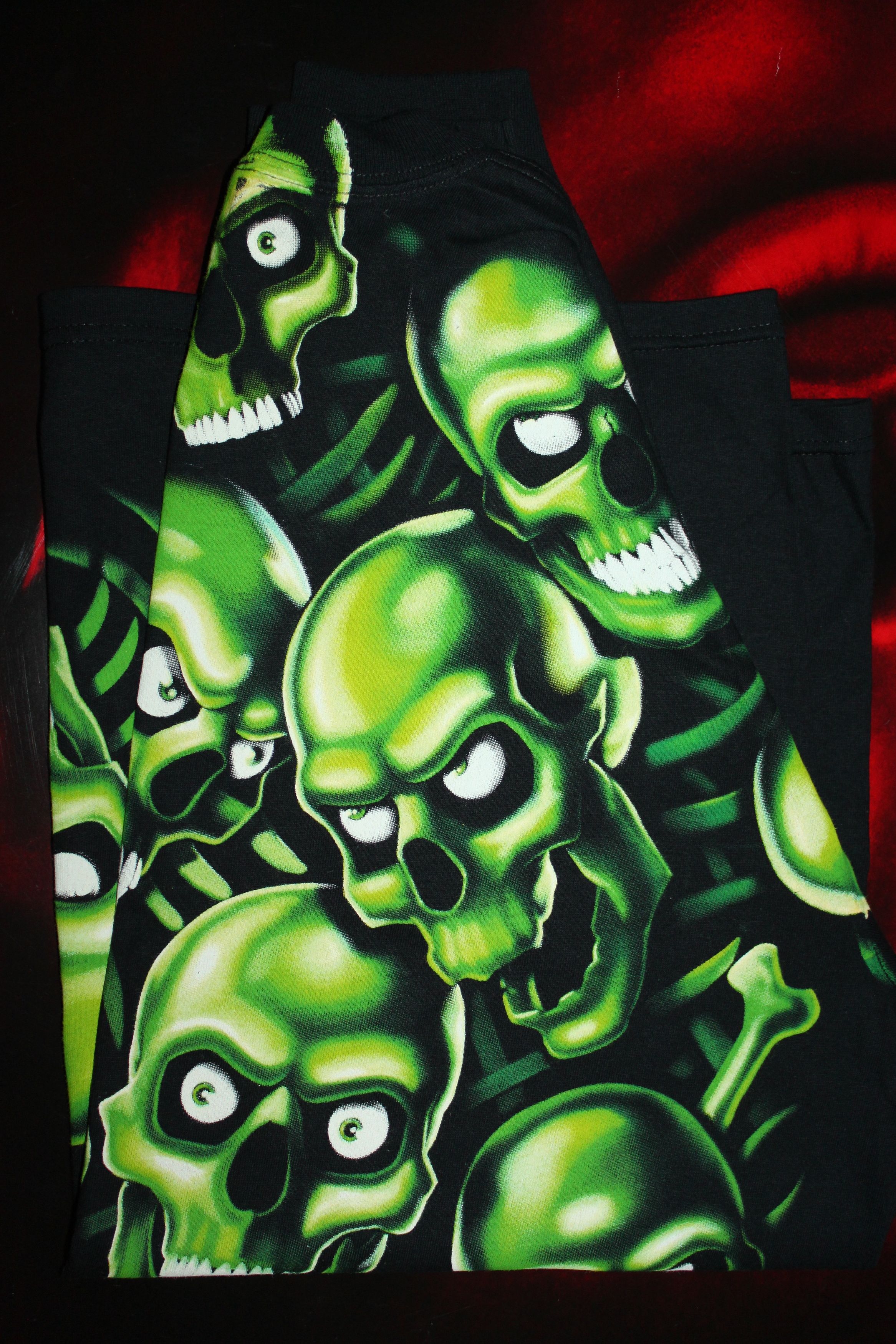 Liquid Blue Vintage 2001 Liquid Blue Skull Pile LS Shirt Tee travis Size US XL / EU 56 / 4 - 6 Thumbnail