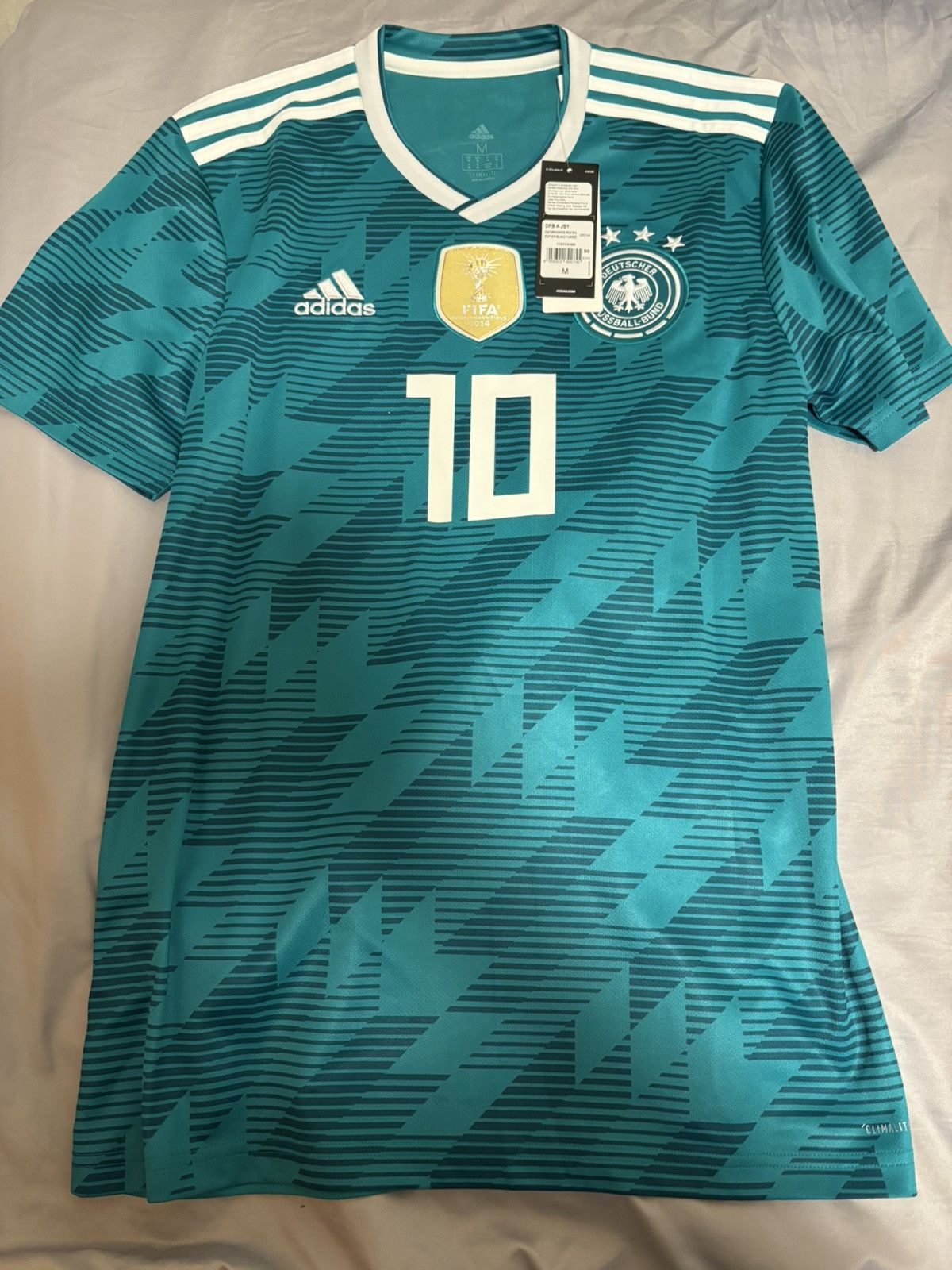 Adidas Germany 2018 away signed ozil shirt with autograph Size US M / EU 48-50 / 2 - 1 Thumbnail