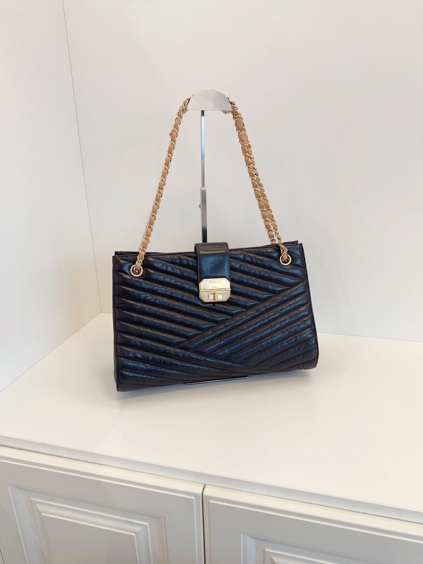 Chanel Pre-loved Bag Very good condition Size ONE SIZE - 1 Thumbnail