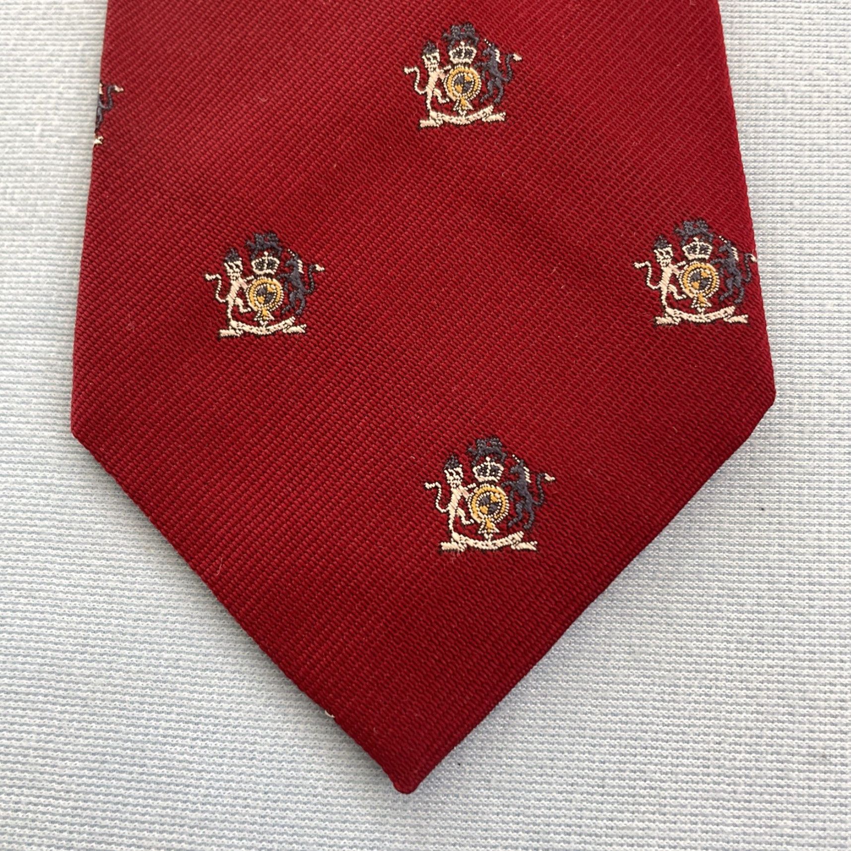 Vintage St. Clair's vtg Necktie Clubs English Woven Silk Poly Tie Unicorn Crest Red 3x57 Size ONE SIZE - 2 Thumbnail