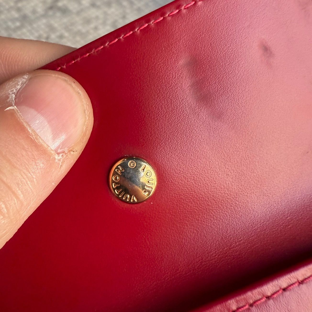 Louis Vuitton Louis Vuitton Vintage Red Vernis Monogram 4 Key Holder Size ONE SIZE - 13 Thumbnail