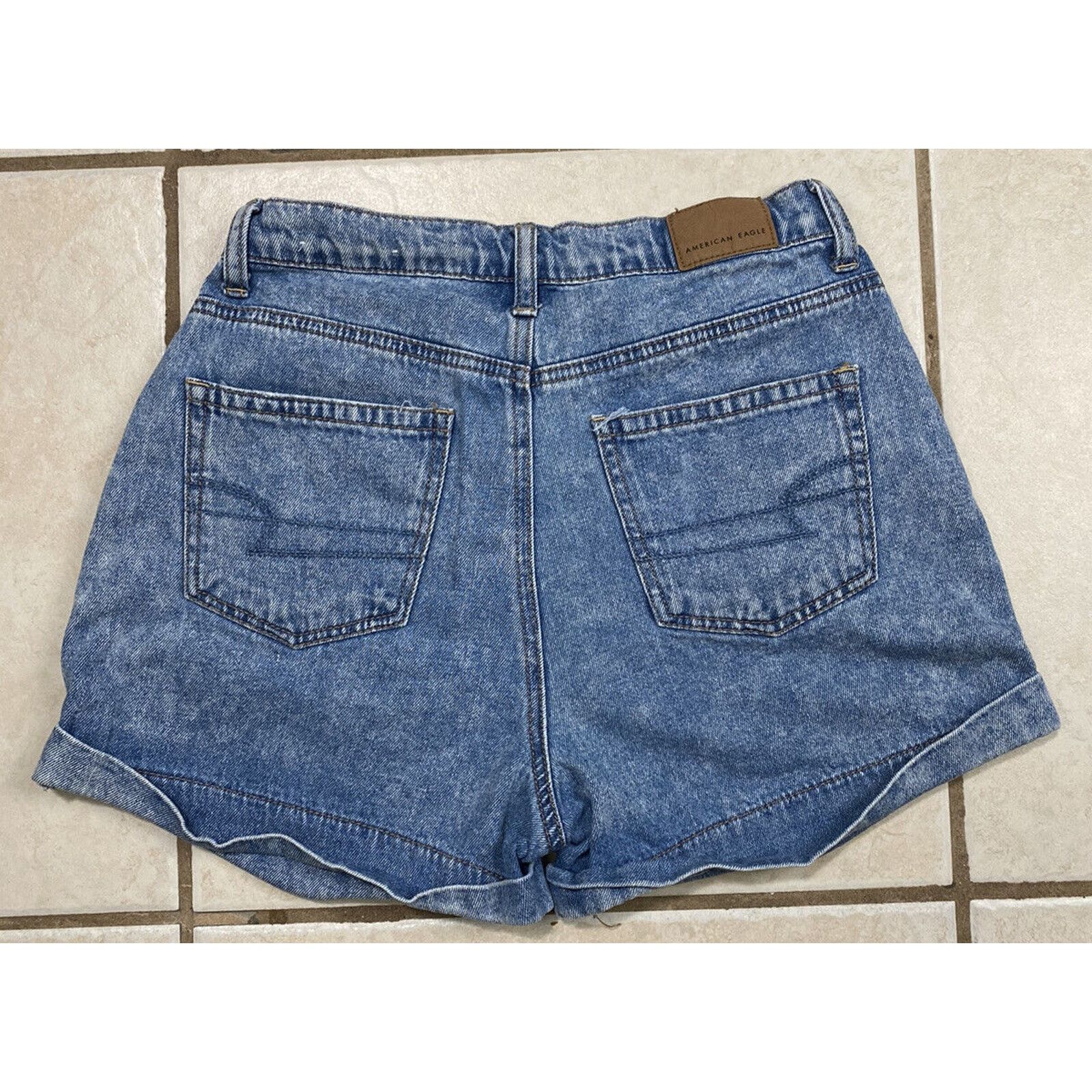 American Eagle Outfitters American Eagle Mom Short Sz 0 Medium Wash Mid Rise 4-Pocket Size 25" / US 0 / IT 36 - 2 Thumbnail