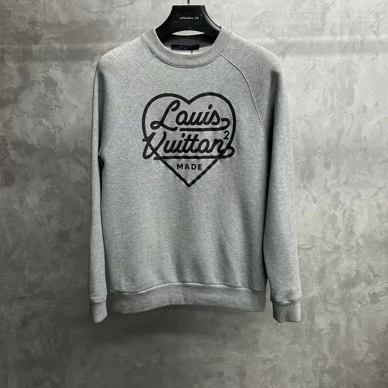 Louis Vuitton Louis Vuitton Grey Heart Logo Sweatshirt Size US XS / EU 42 / 0 - 1 Thumbnail