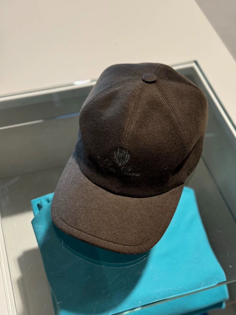 LORO PIANA size XL Men's dark green casual cashmere cap 100